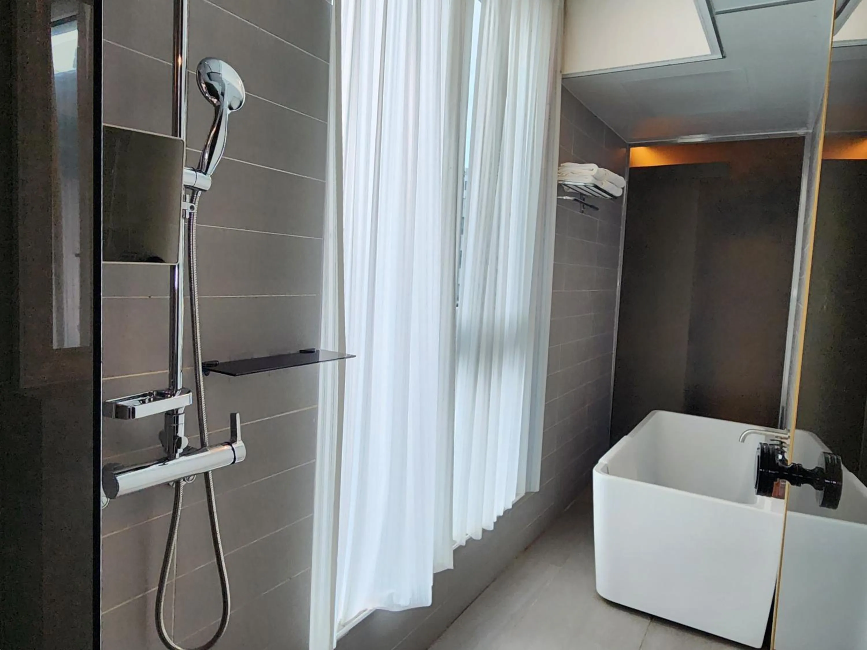 Bath in Hound Hotel Busan Station