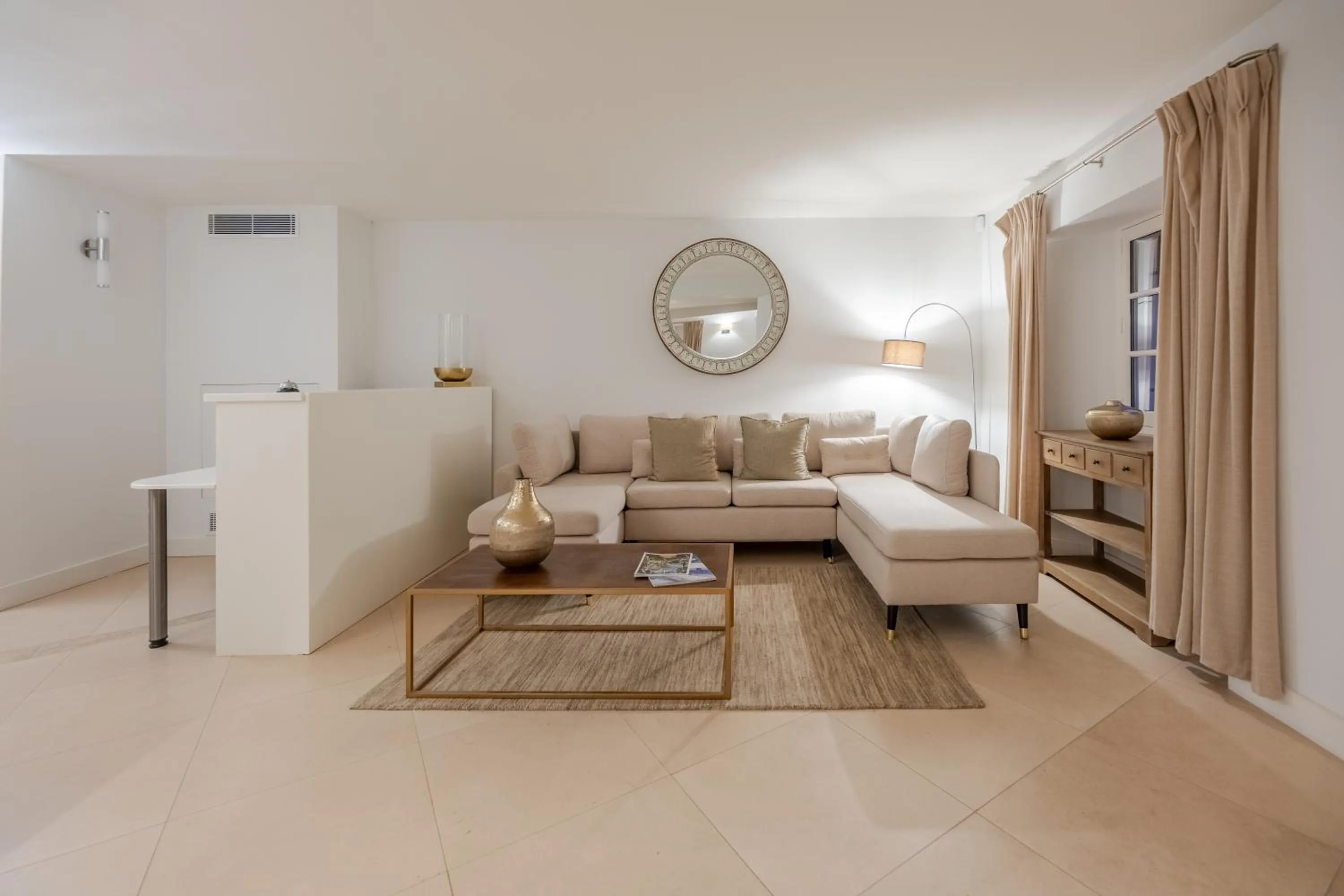 Property building in Beau Clocher