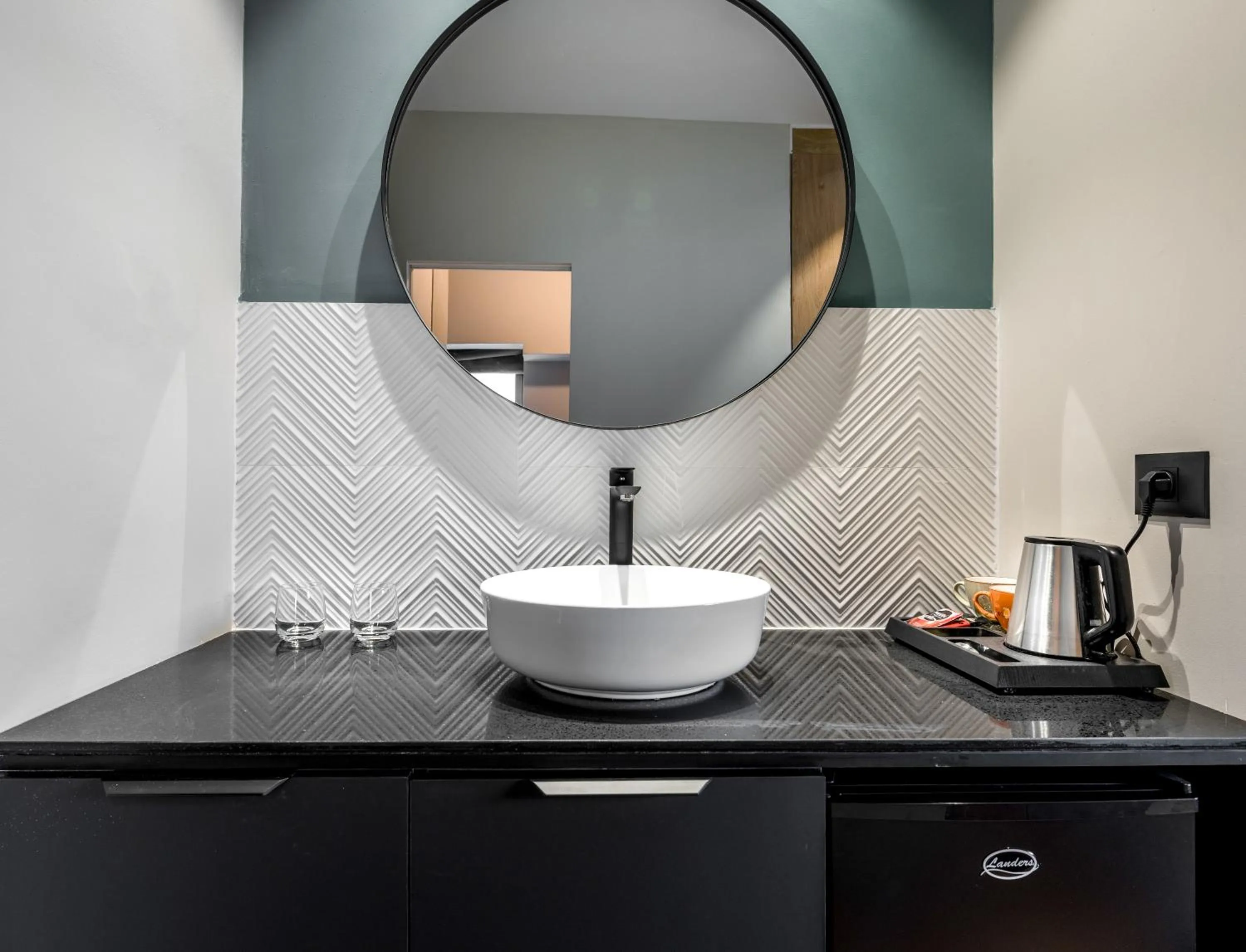 Coffee/tea facilities in Dizengoff Garden Hotel