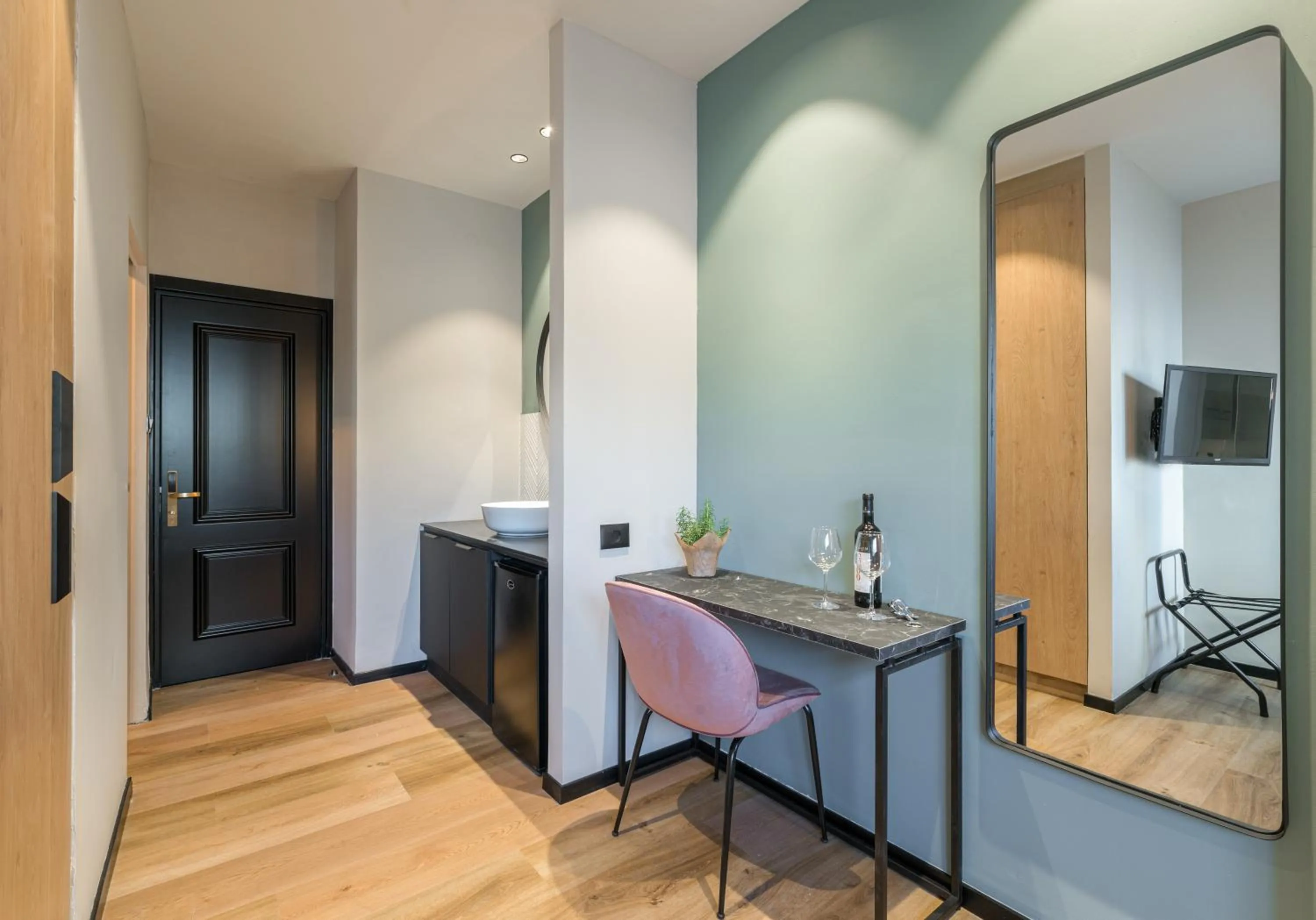 Seating area in Dizengoff Garden Hotel