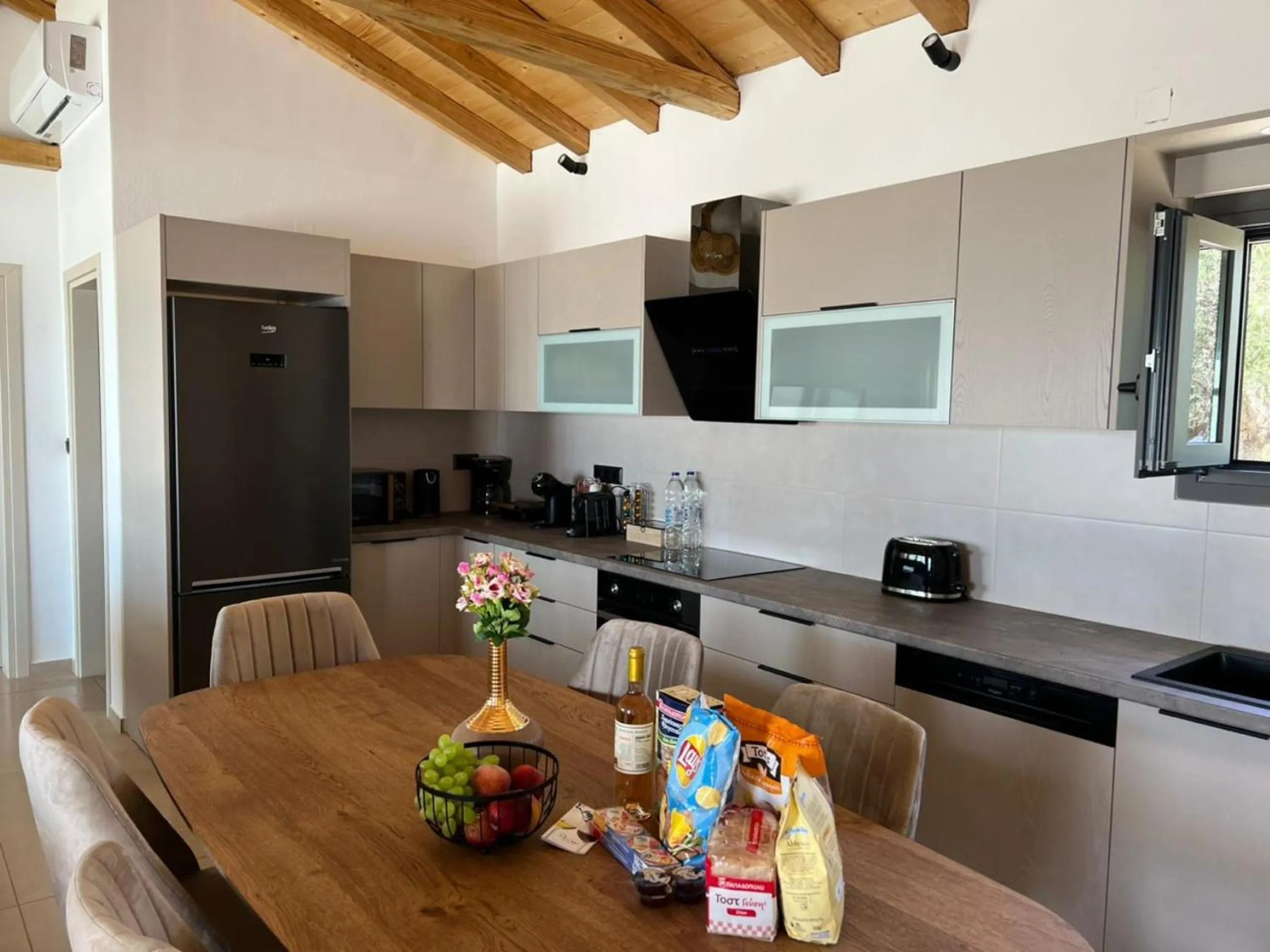 Kitchen or kitchenette in Four Seasons Villas