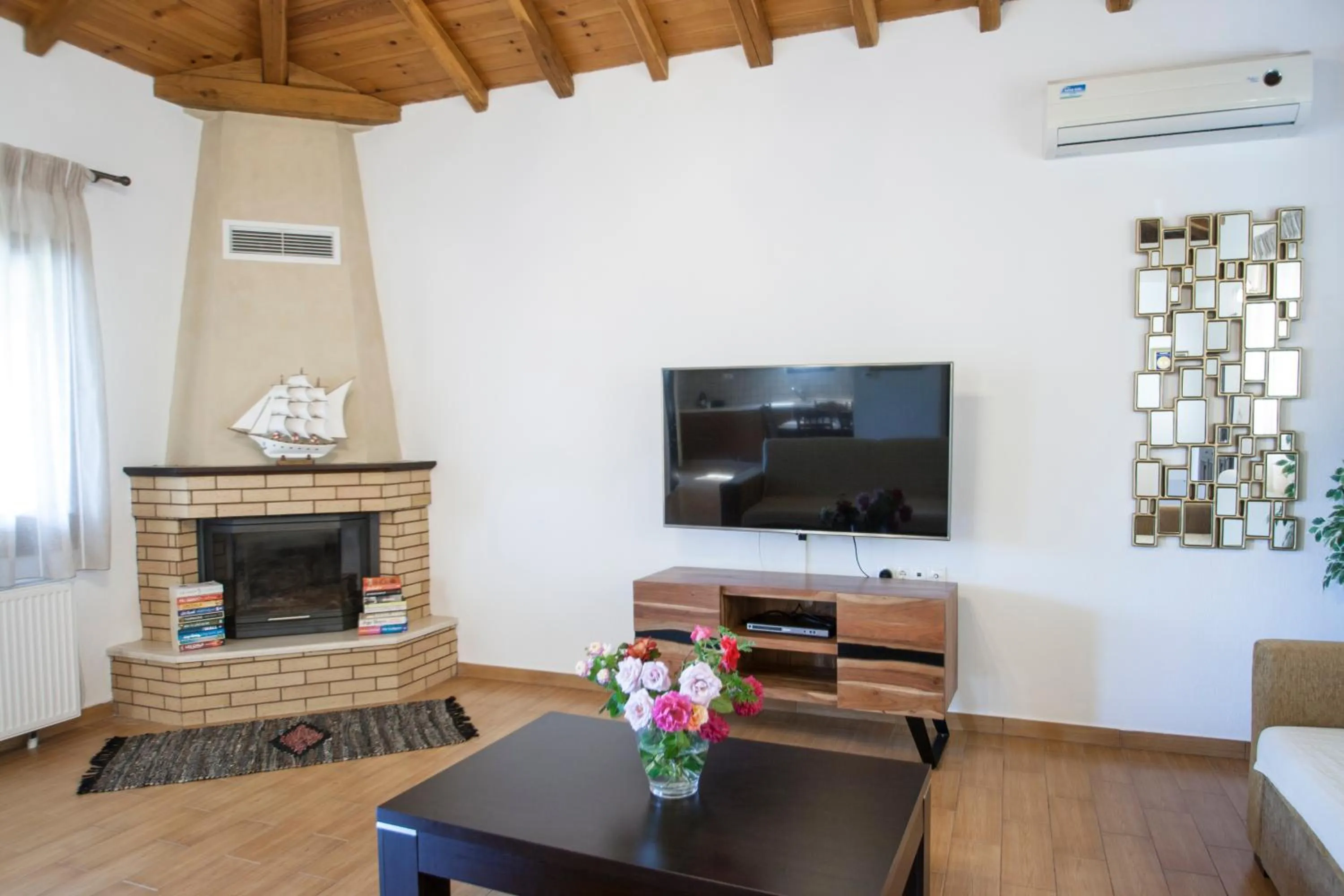 TV and multimedia in Four Seasons Villas