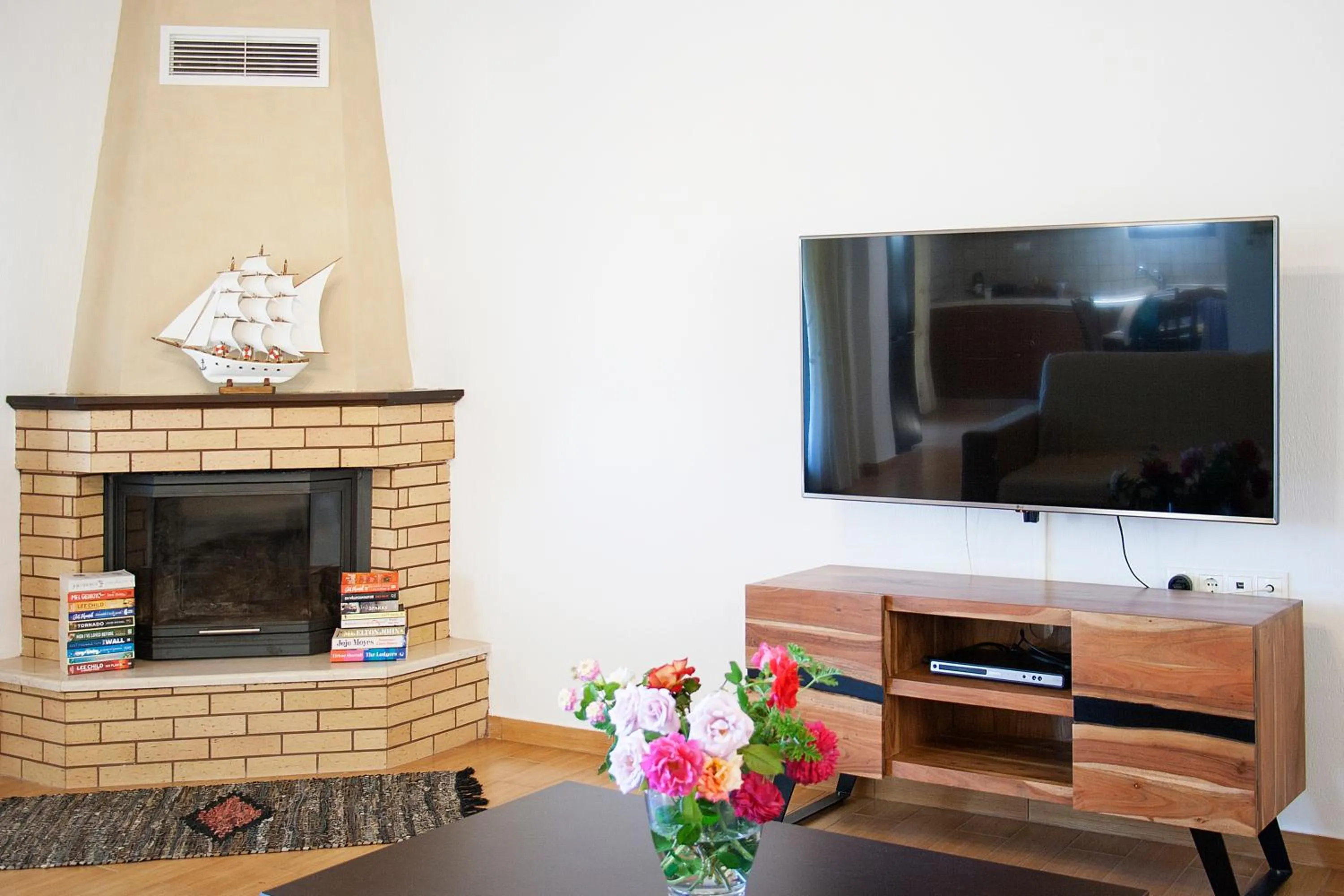 TV and multimedia in Four Seasons Villas