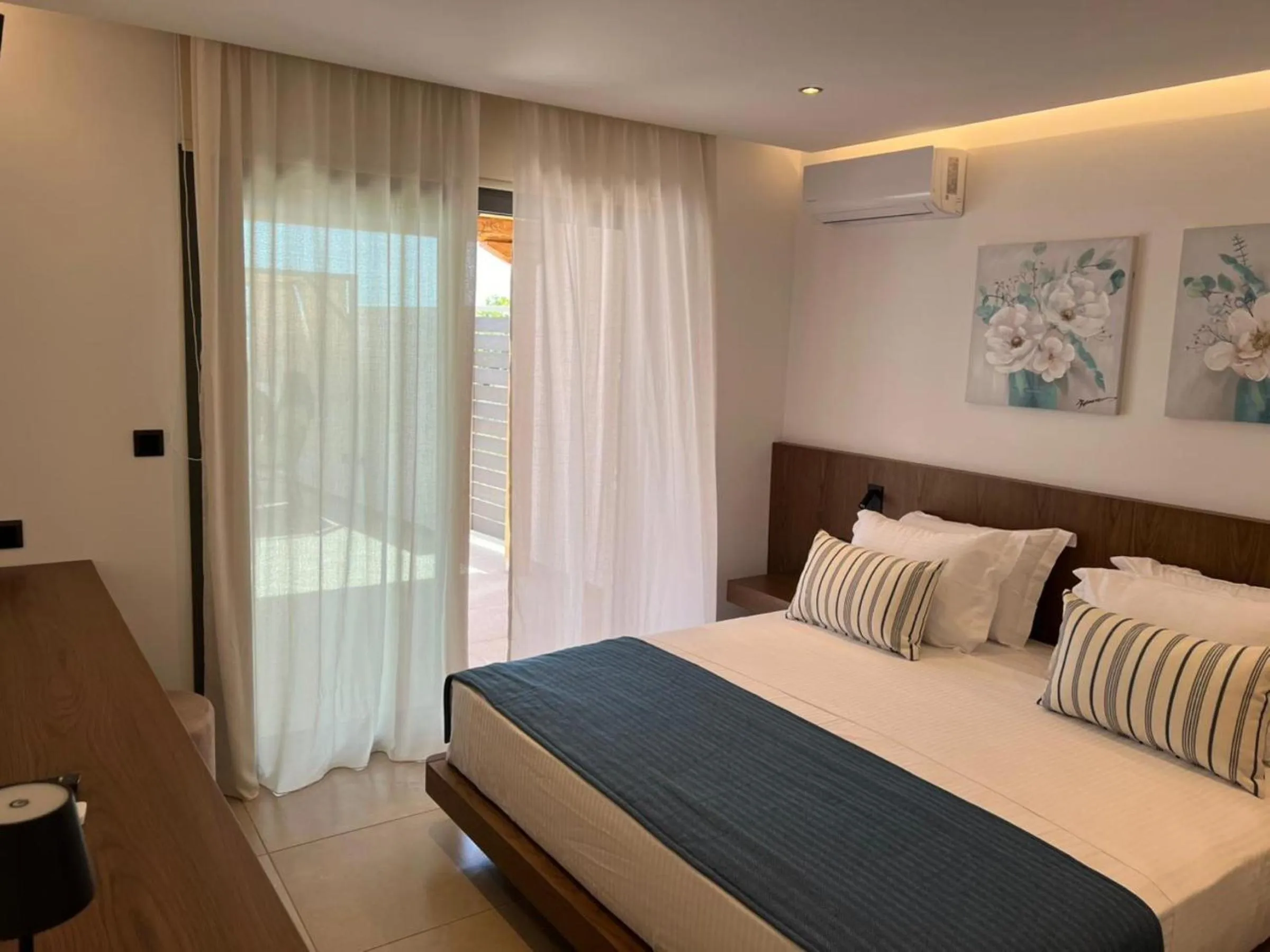 Bed in Four Seasons Villas