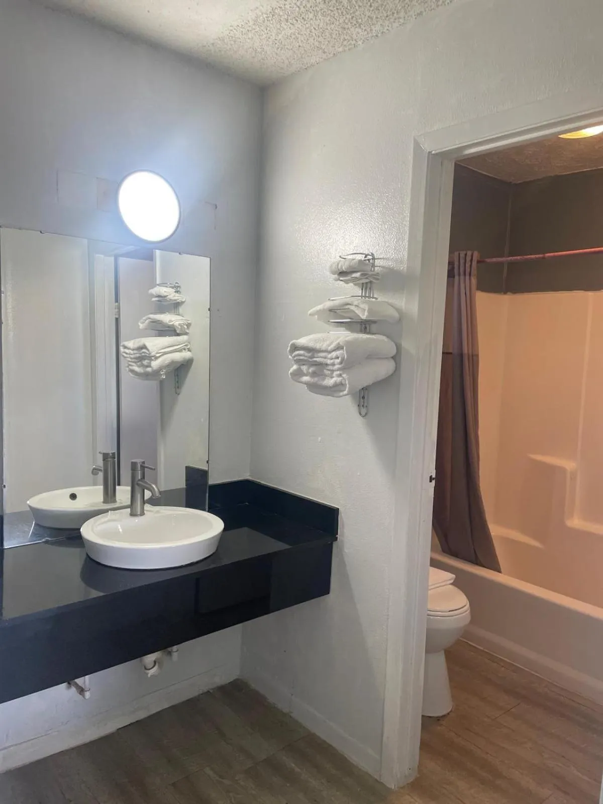 Bathroom in Sands Motel