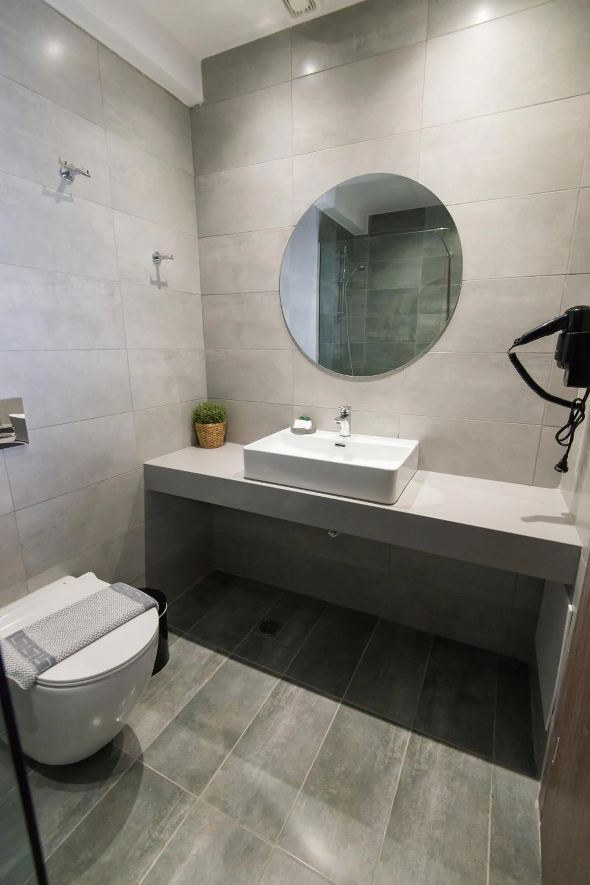 Shower in Birais Beach Studios