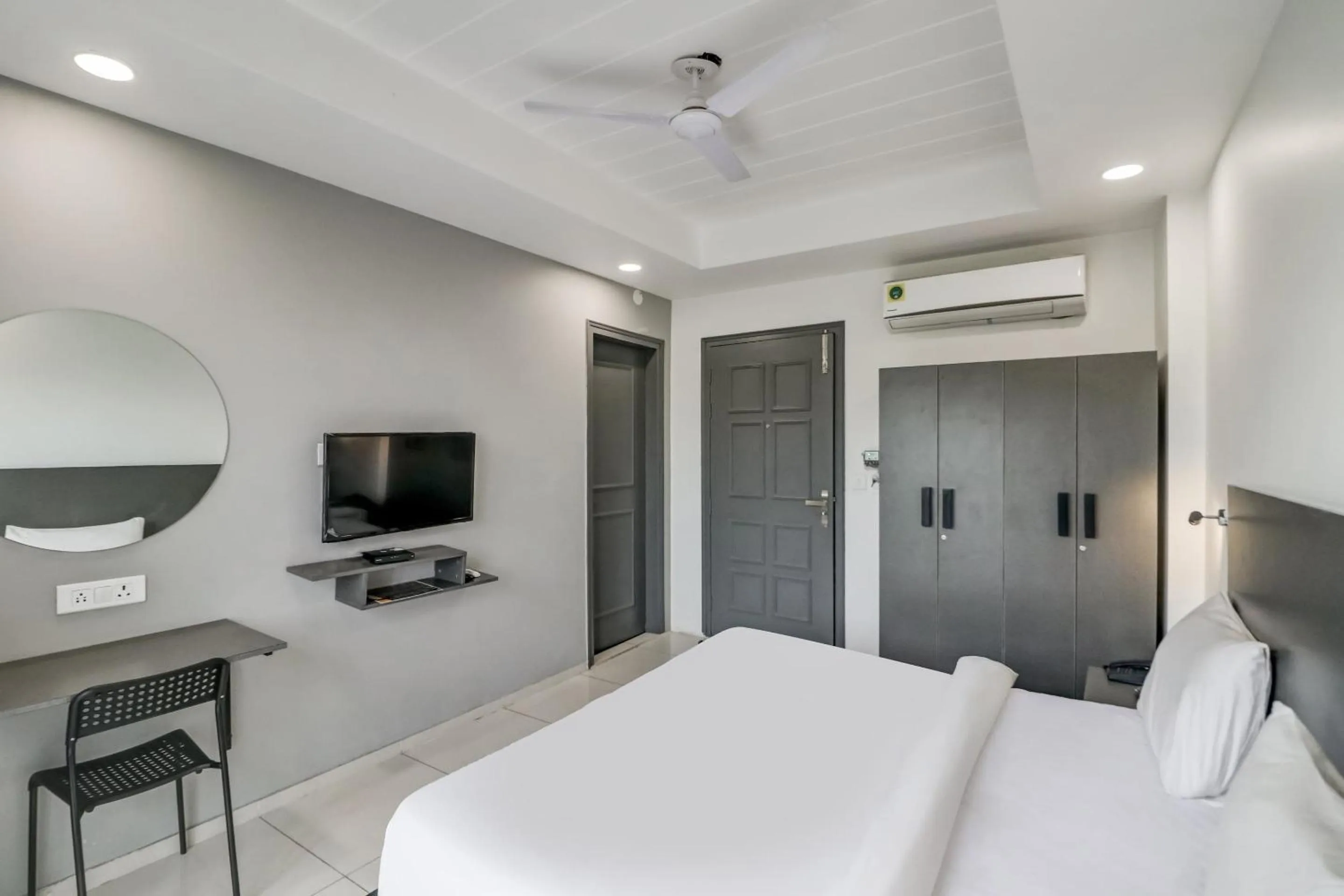 Bedroom, Bed in Townhouse South City 2 Sector 49 Gurgaon