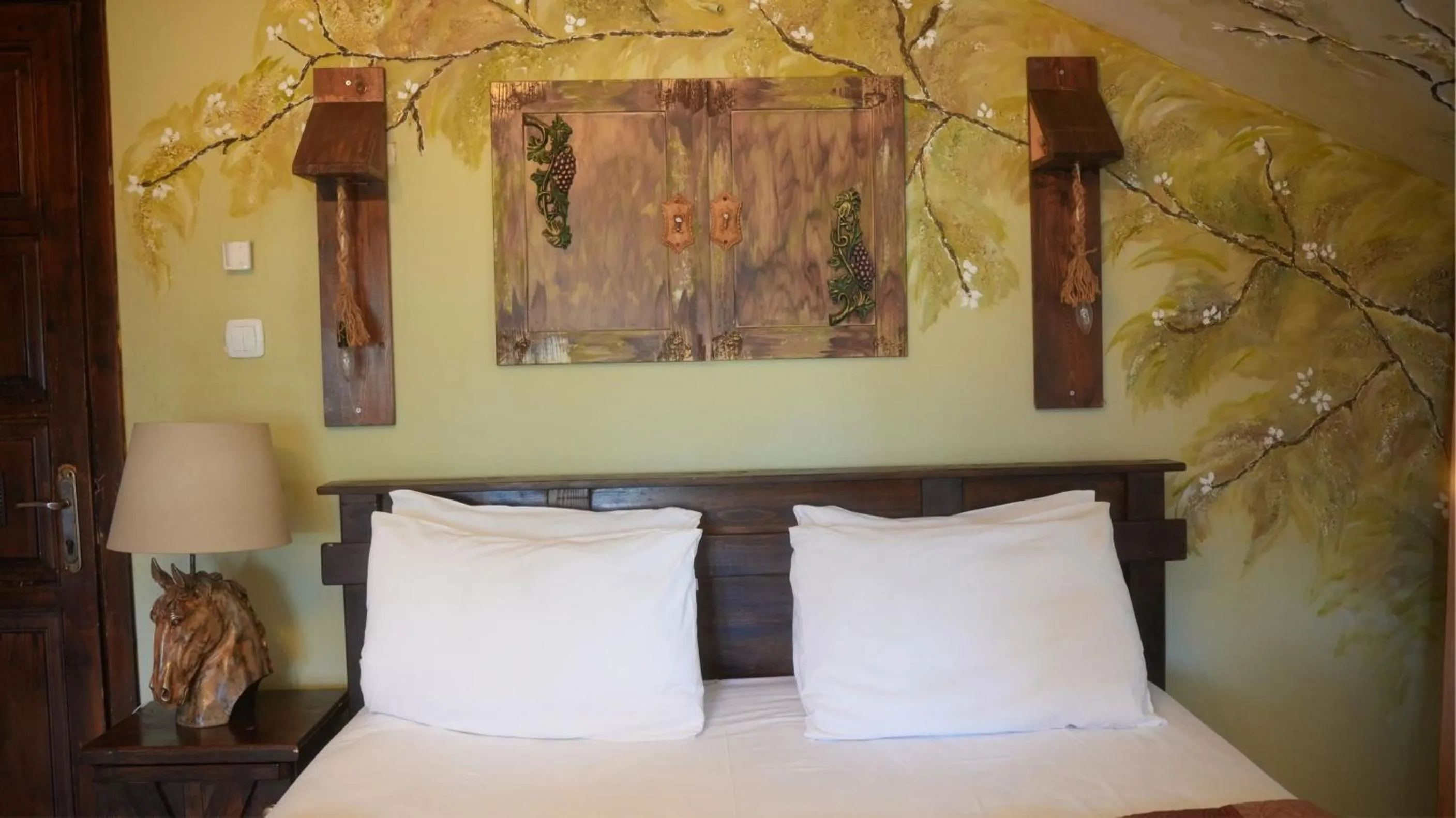 Bed in Treetops Park Hotel