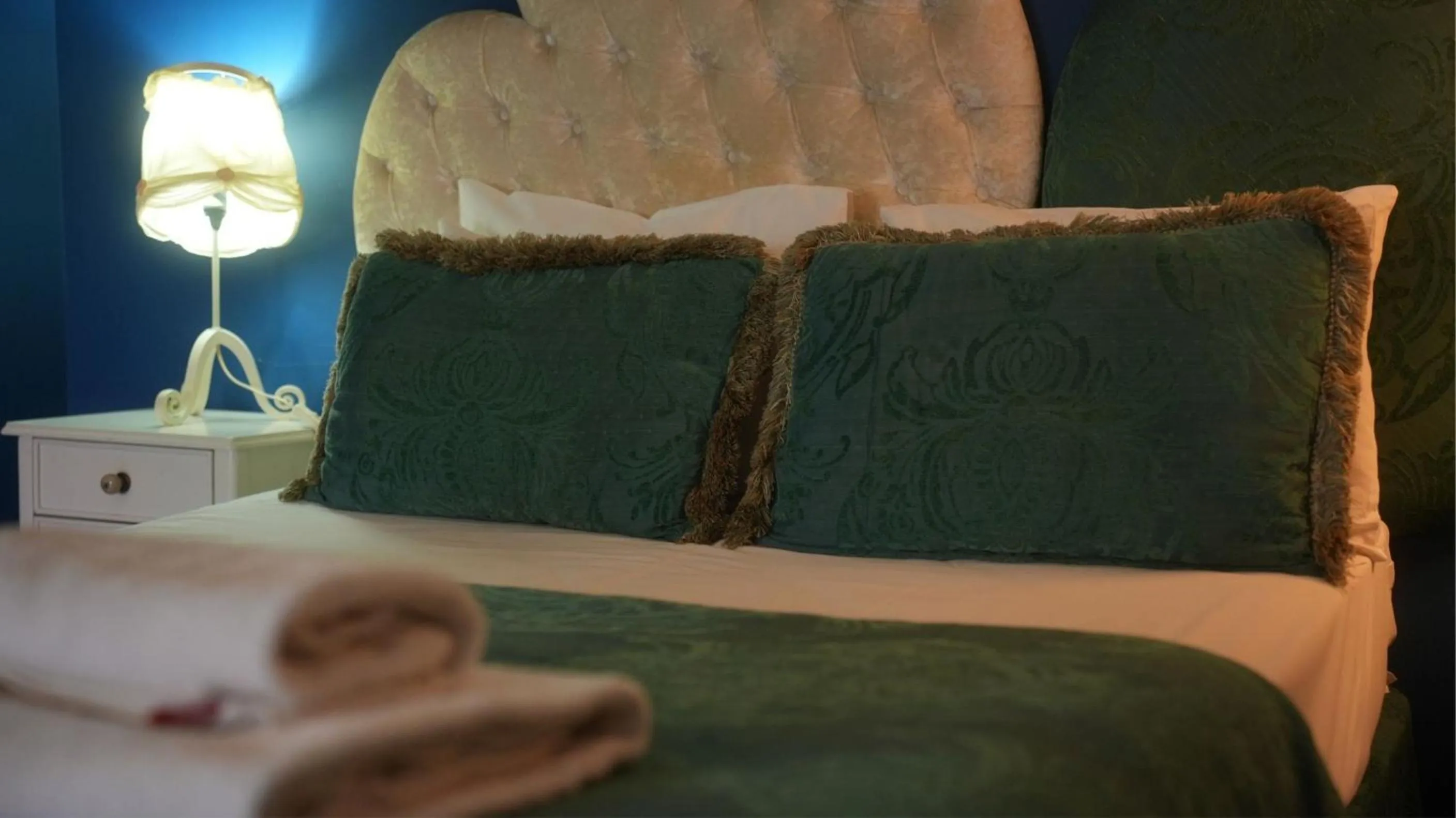 Bed in Treetops Park Hotel