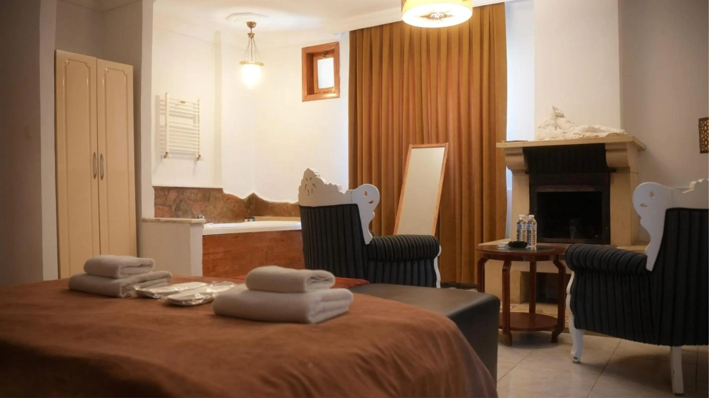 Photo of the whole room, Bed in Treetops Park Hotel