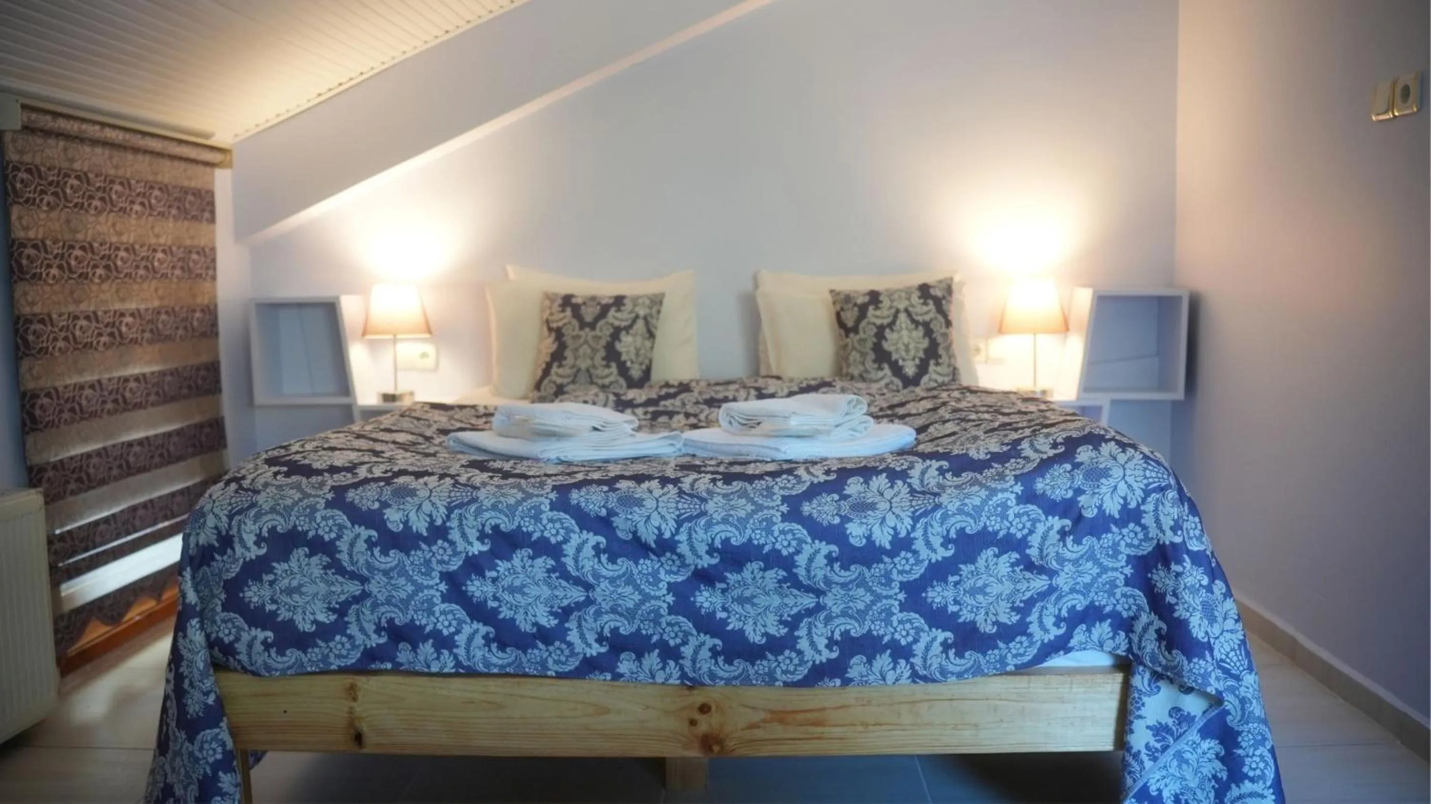 Bed in Treetops Park Hotel