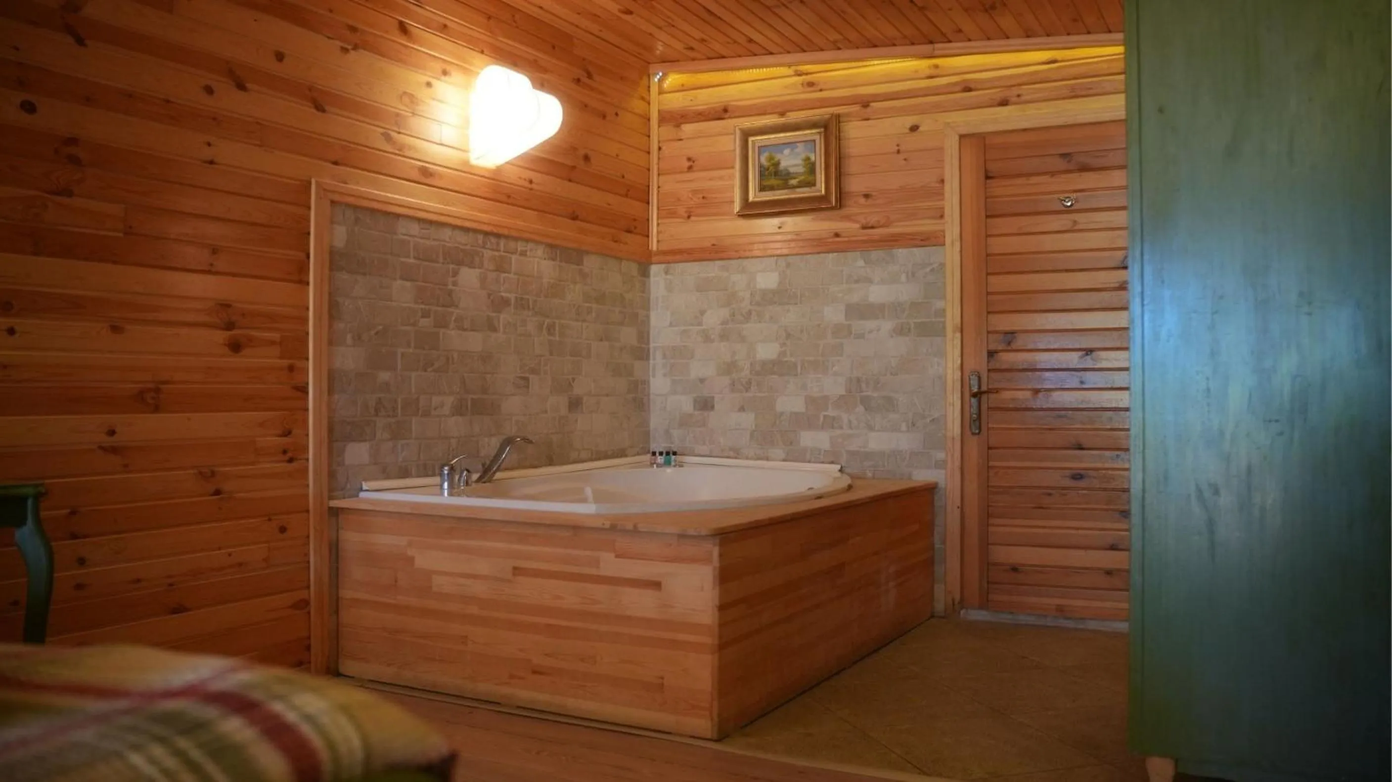 Bath in Treetops Park Hotel