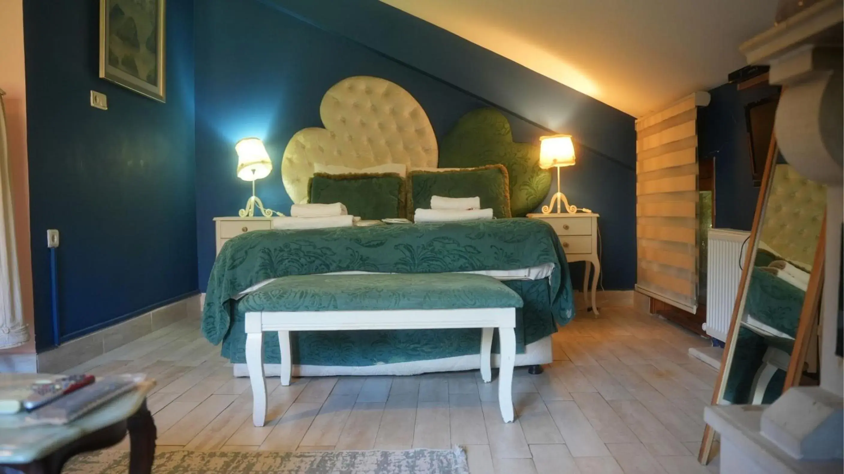 Deluxe Double Room with Bath - single occupancy in Treetops Park Hotel Deluxe Double Room with Bath - single occupancy in Treetops Park Hotel