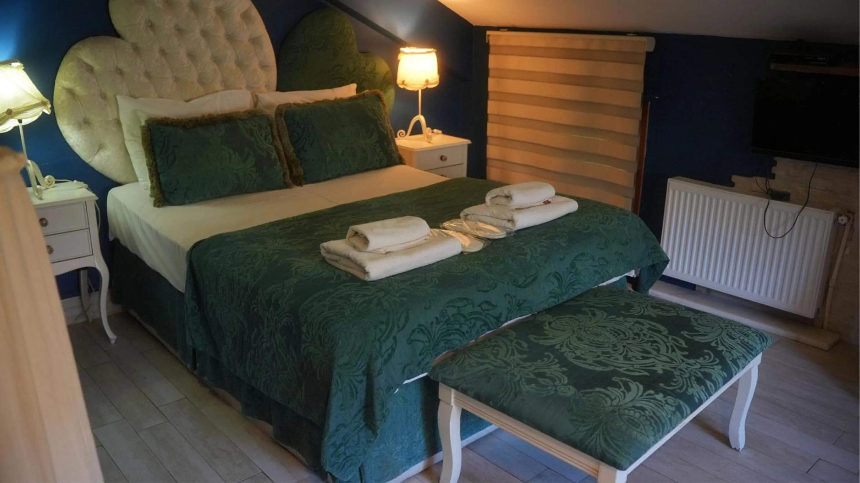 Bed in Treetops Park Hotel