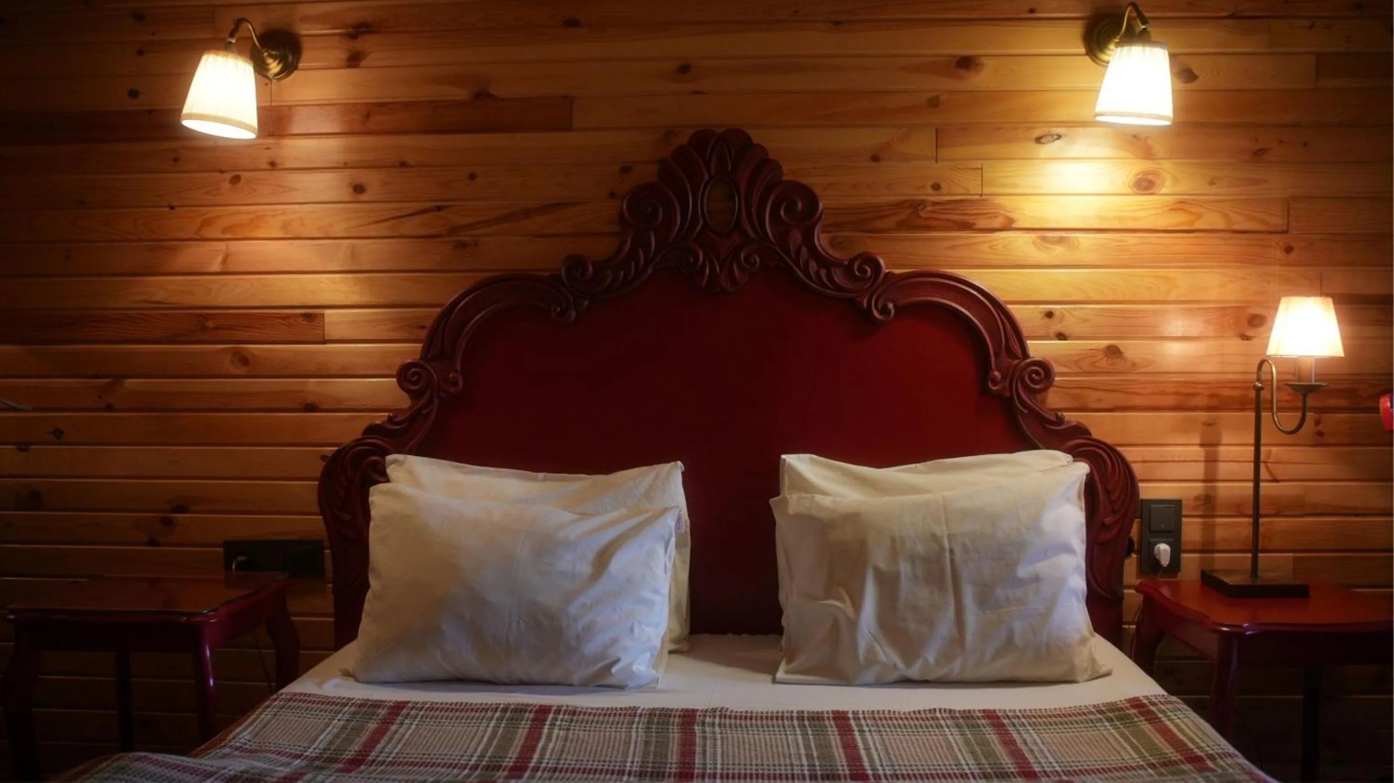 Bed in Treetops Park Hotel