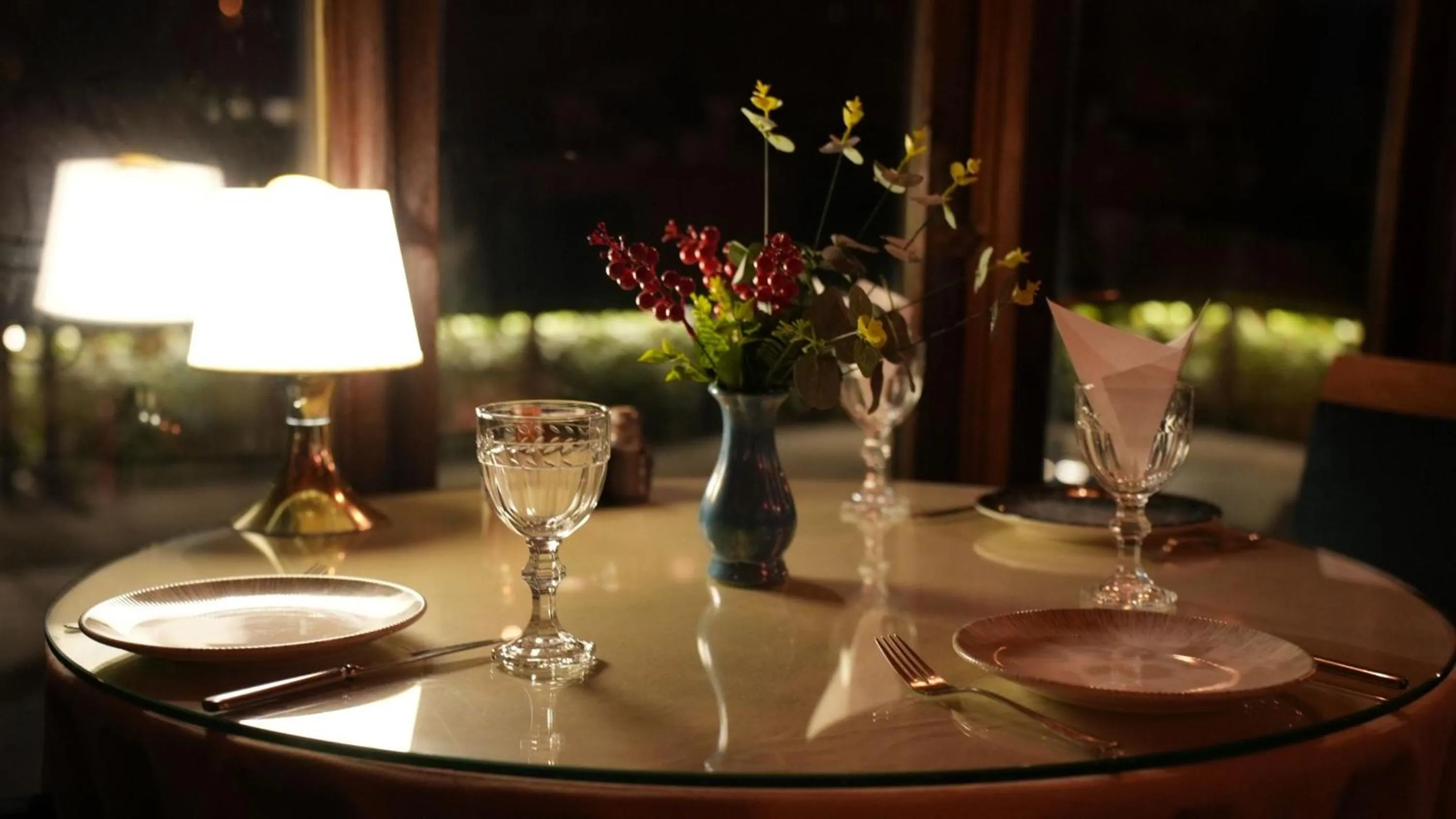 Restaurant/places to eat in Treetops Park Hotel