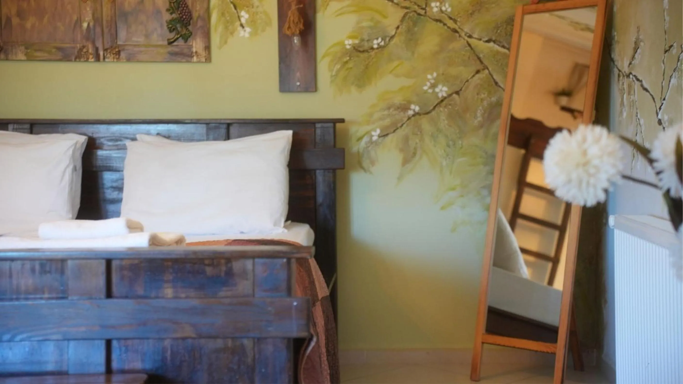 Decorative detail, Bed in Treetops Park Hotel