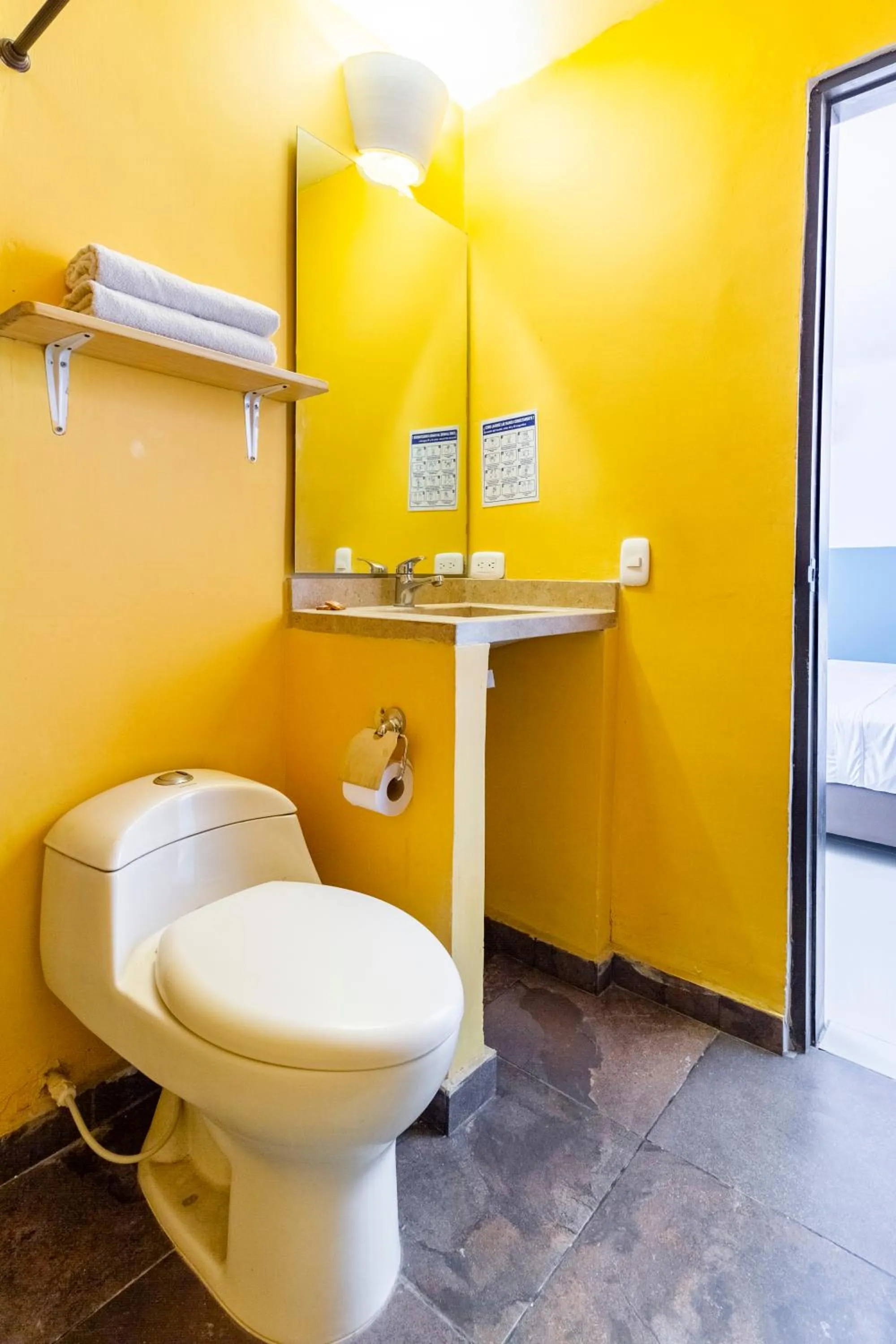 Bathroom in Gagaka Rua hostel