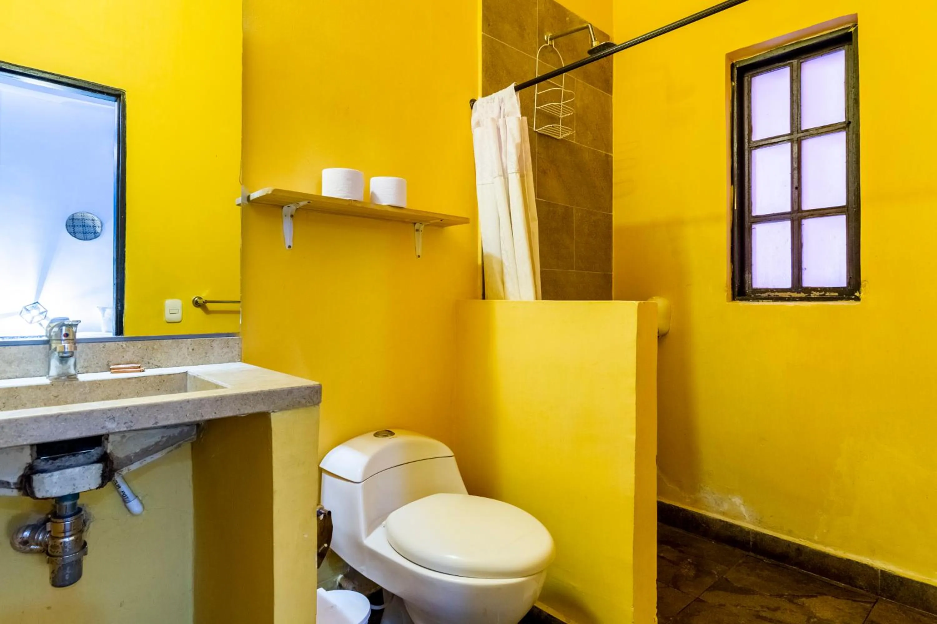 Bathroom in Gagaka Rua hostel