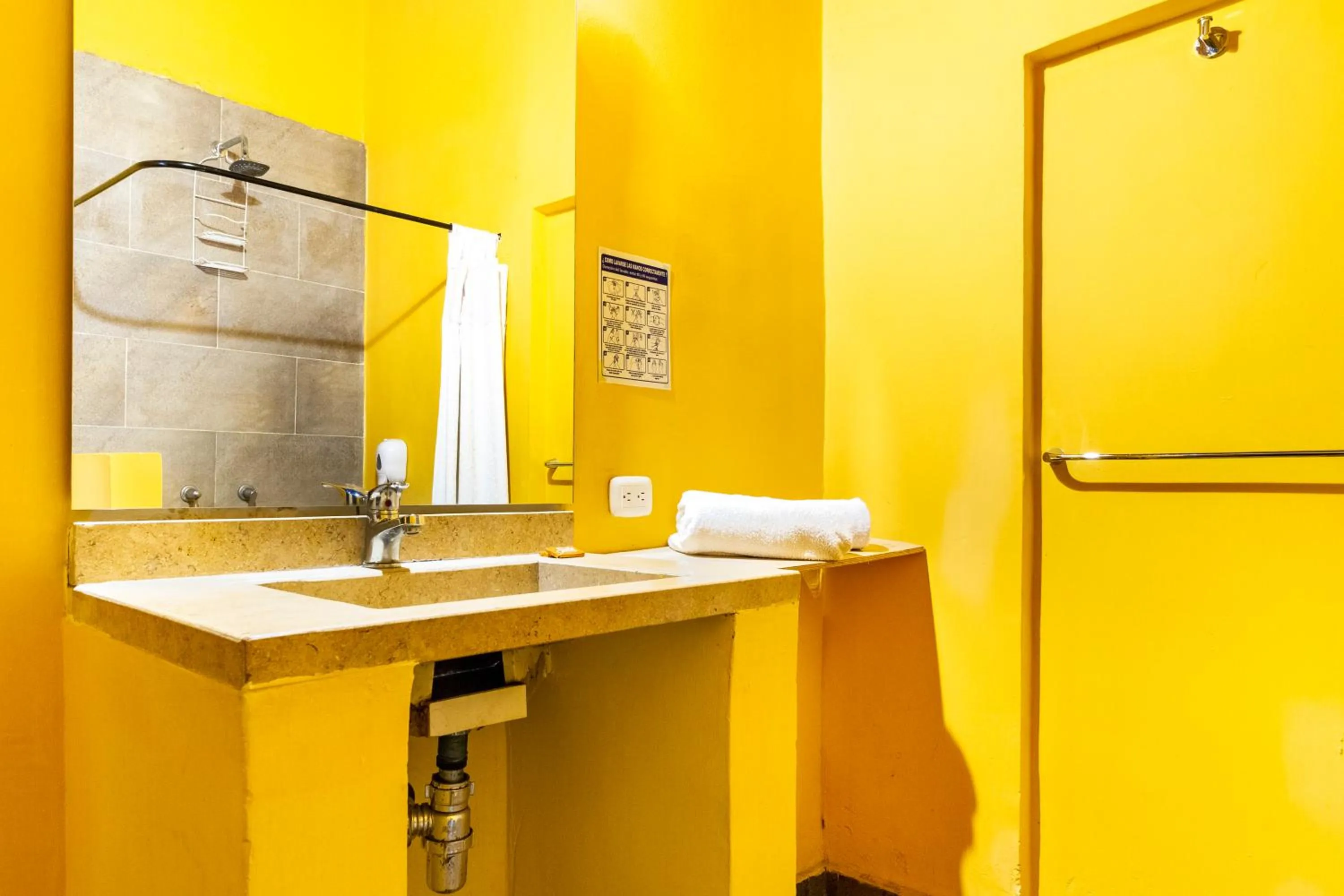 Bathroom in Gagaka Rua hostel