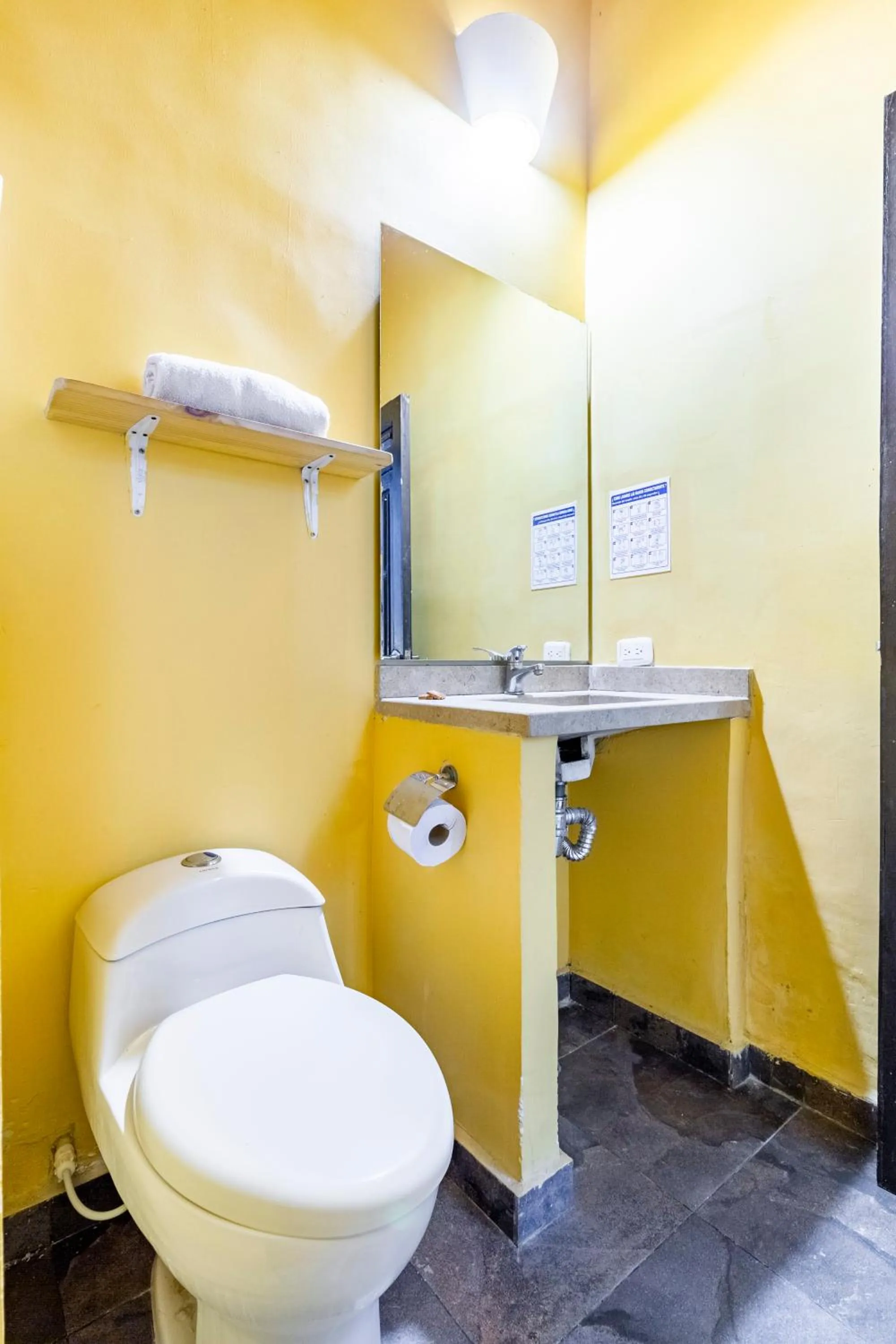 Bathroom in Gagaka Rua hostel