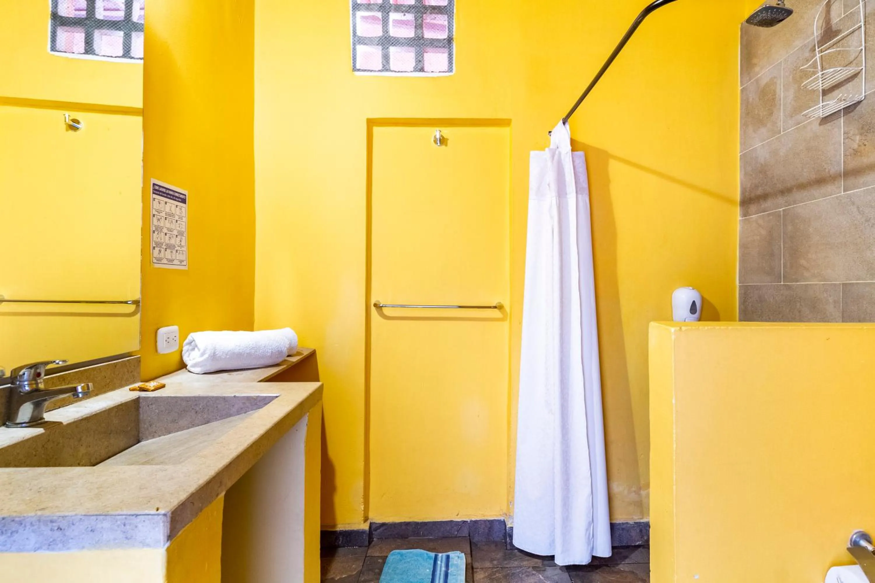 Bathroom in Gagaka Rua hostel