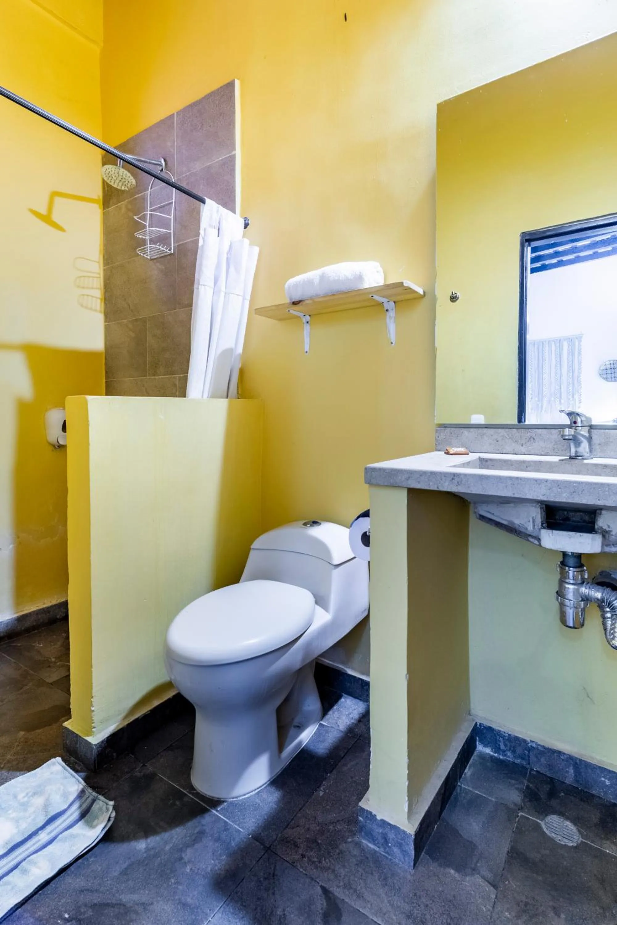 Bathroom in Gagaka Rua hostel