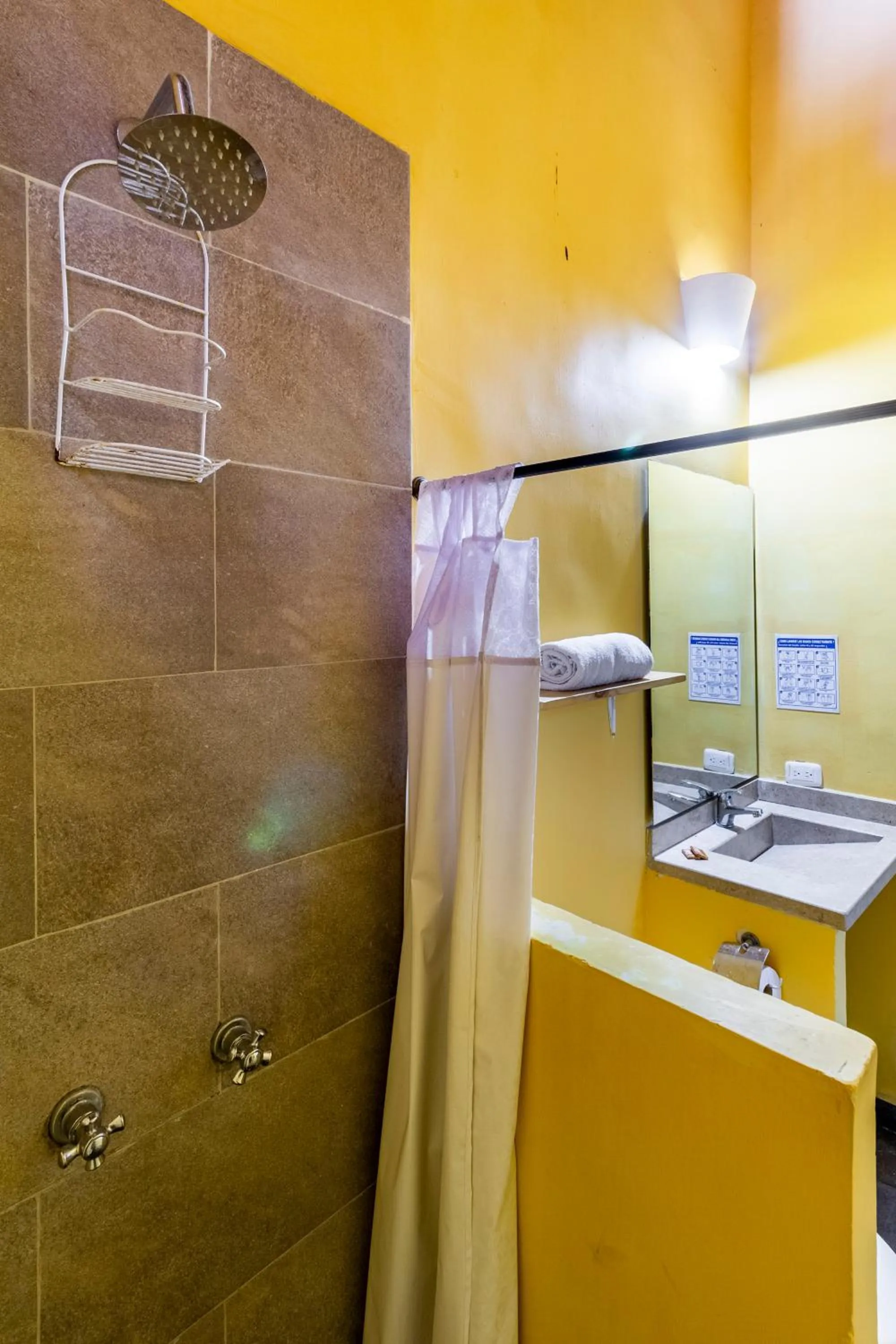 Bathroom in Gagaka Rua hostel