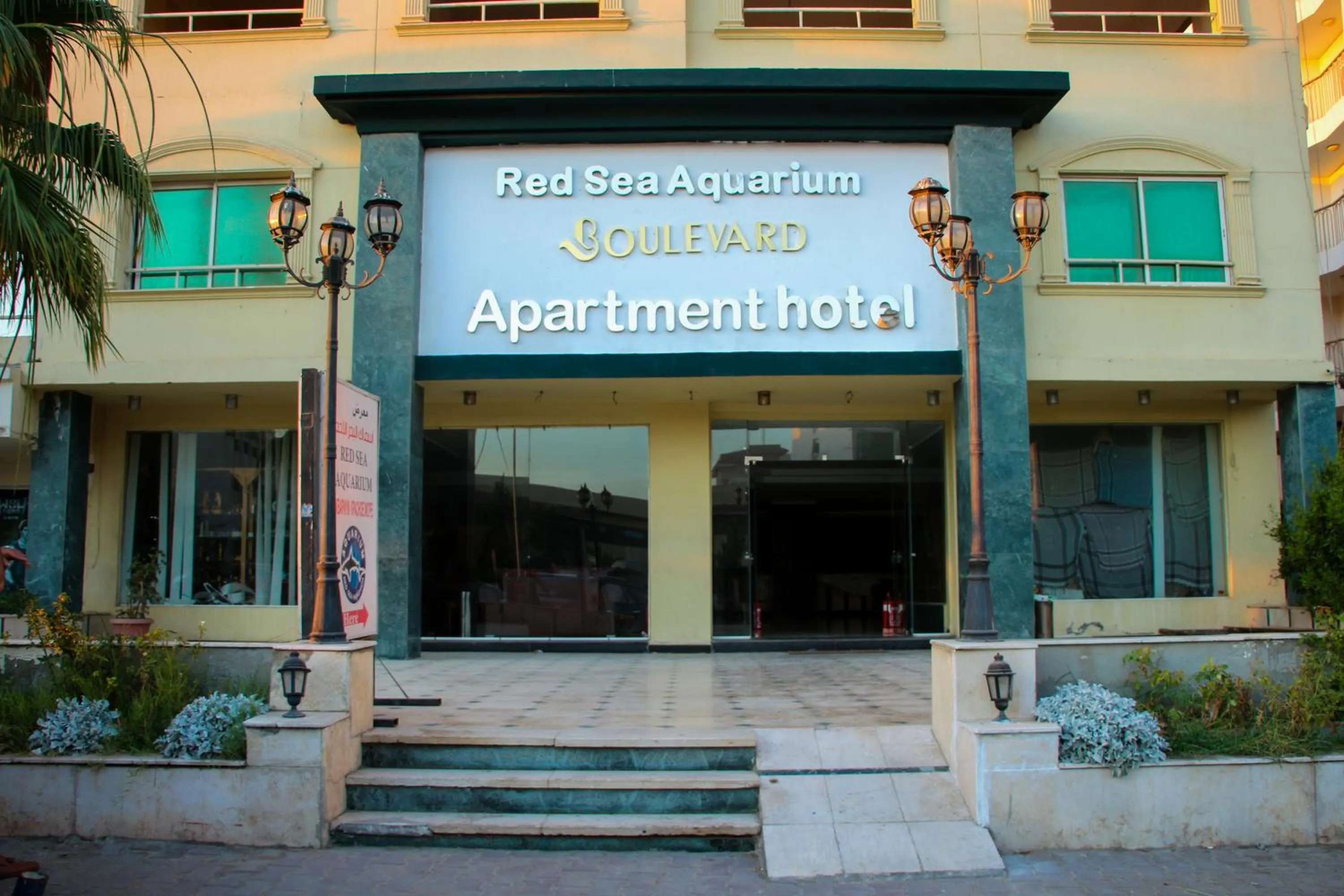 Boulevard Apartment Hotel