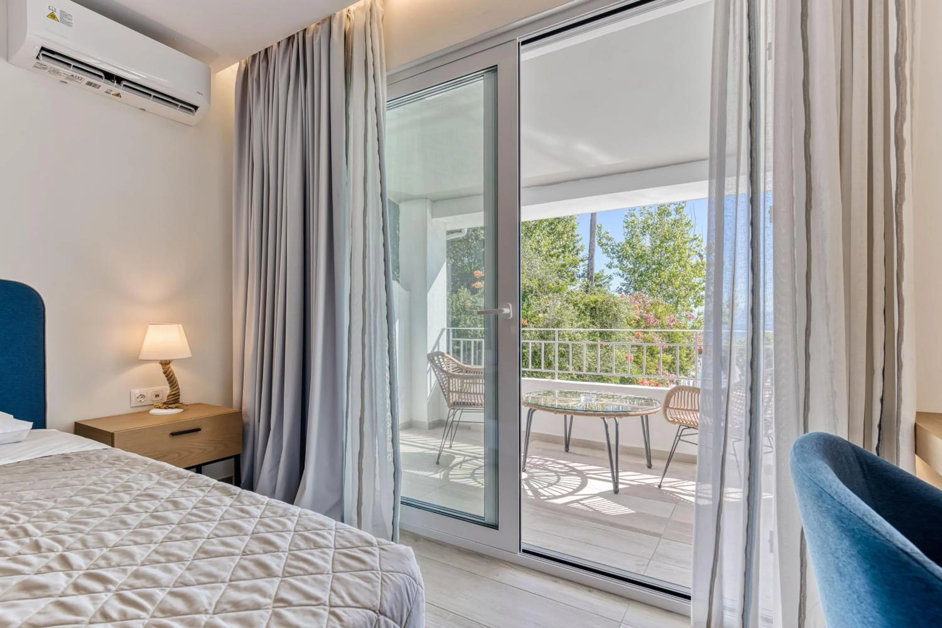 View (from property/room), Bed in Sirocco Hotel