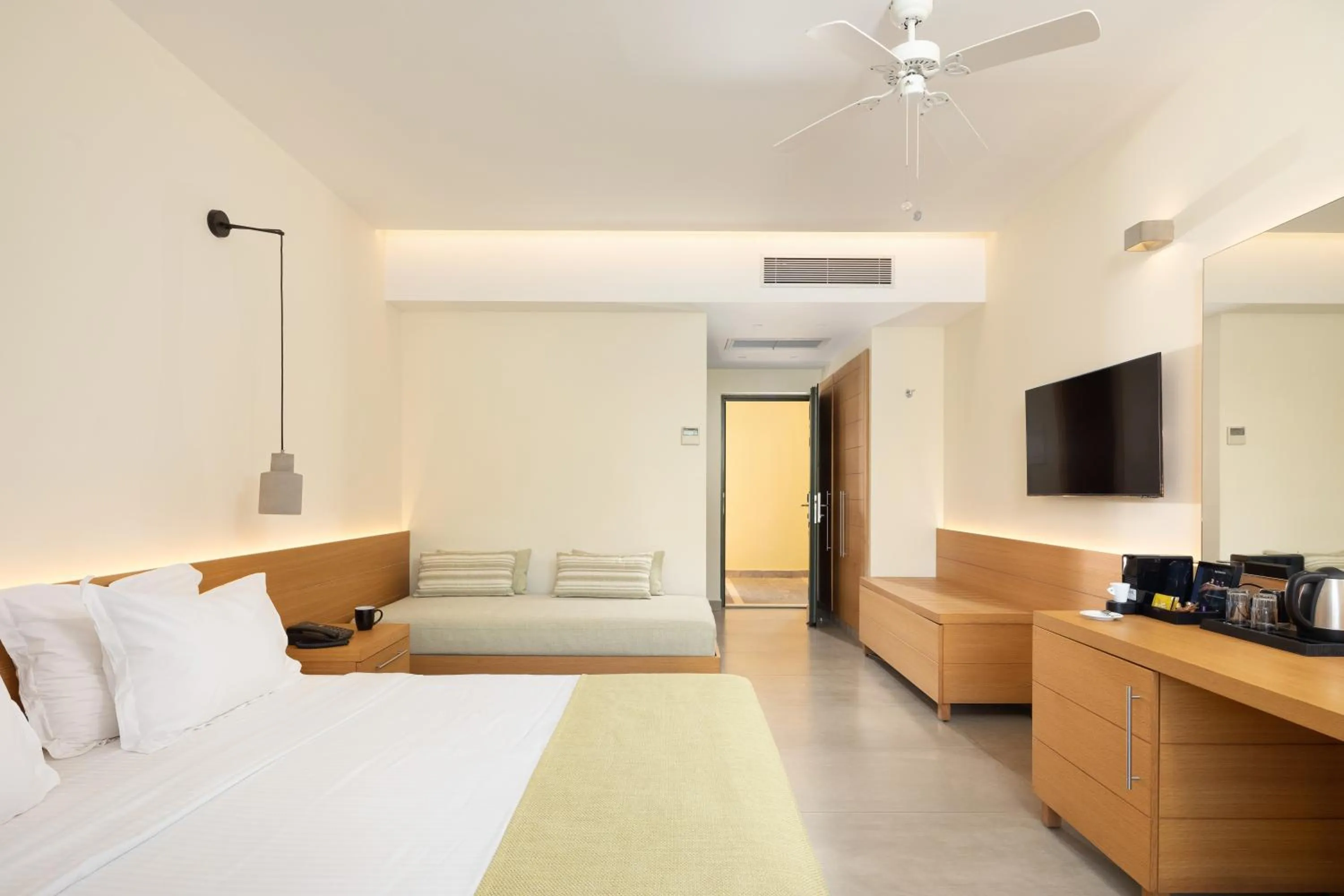 Coffee/tea facilities, Bed in SENTIDO Apollo Palace