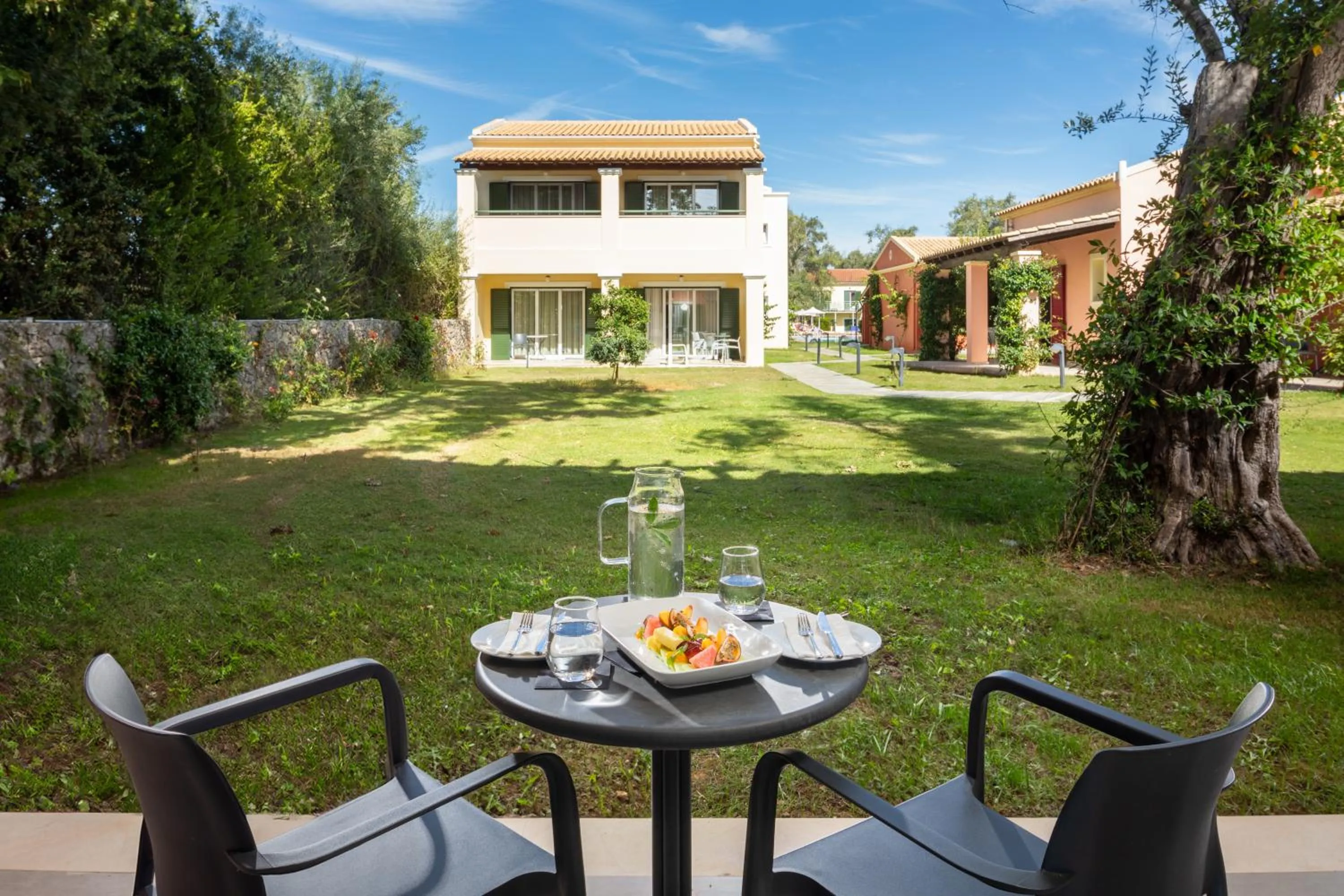 Garden in SENTIDO Apollo Palace
