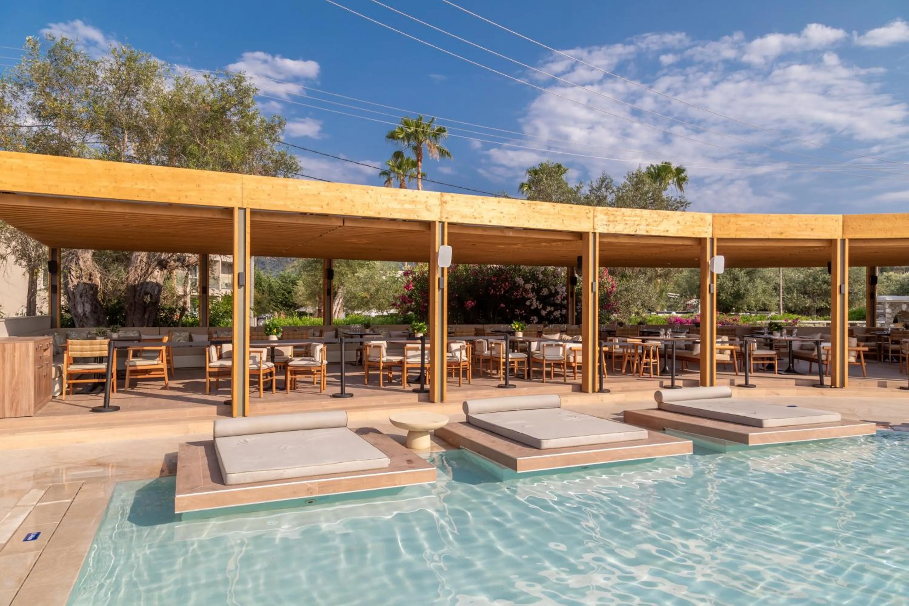Swimming pool in SENTIDO Apollo Palace
