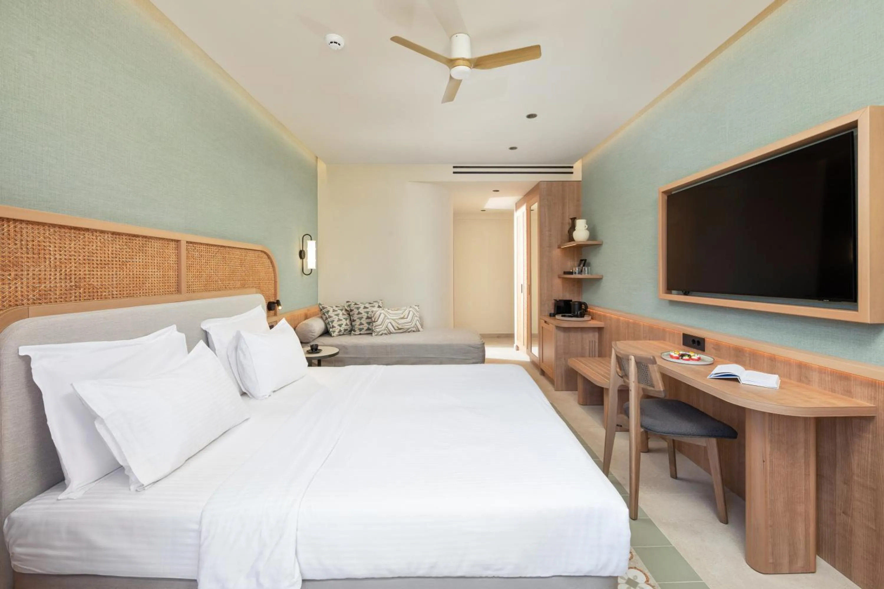 Bedroom, Bed in SENTIDO Apollo Palace