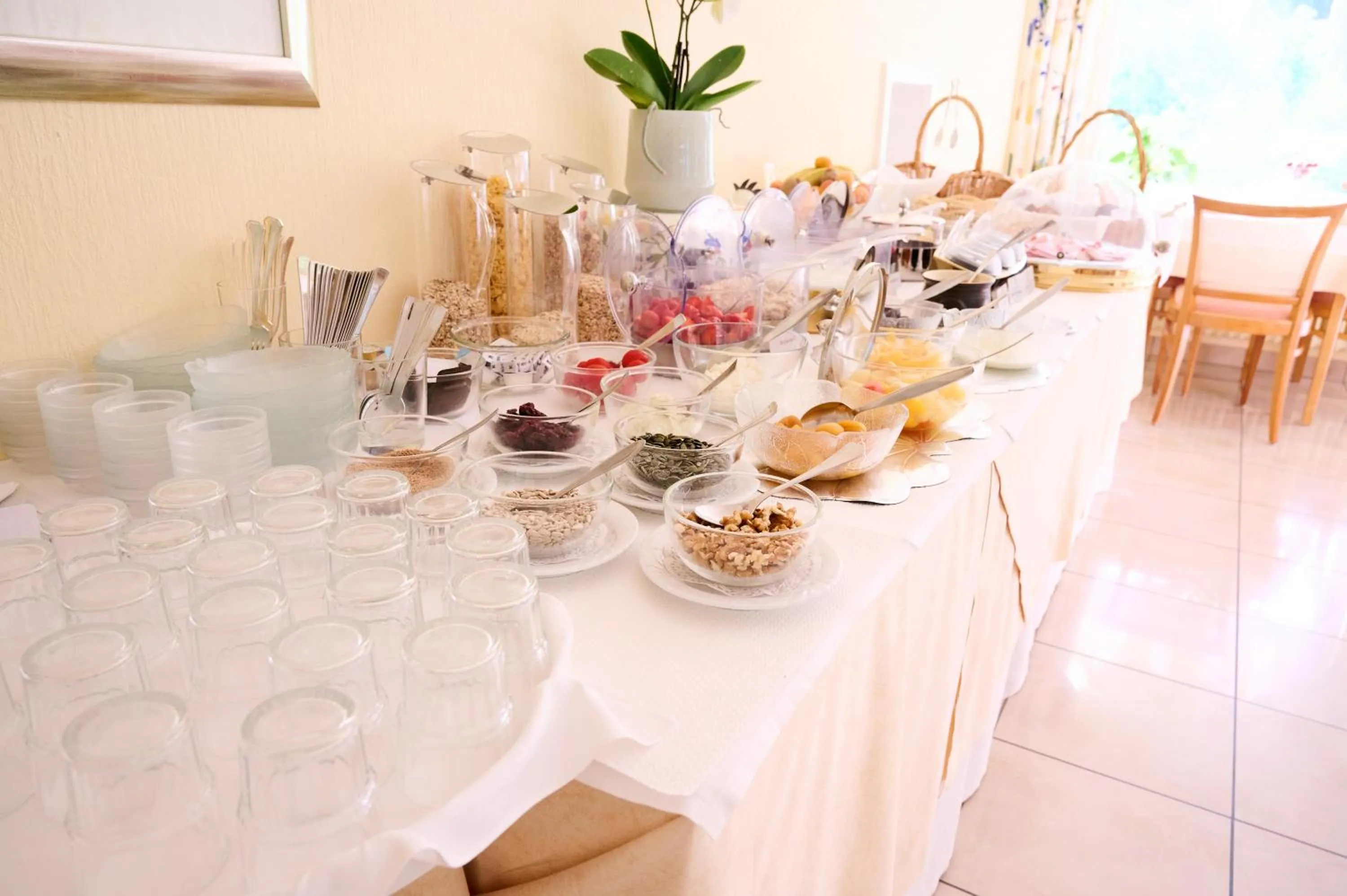 Breakfast in Hotel Morgensonne