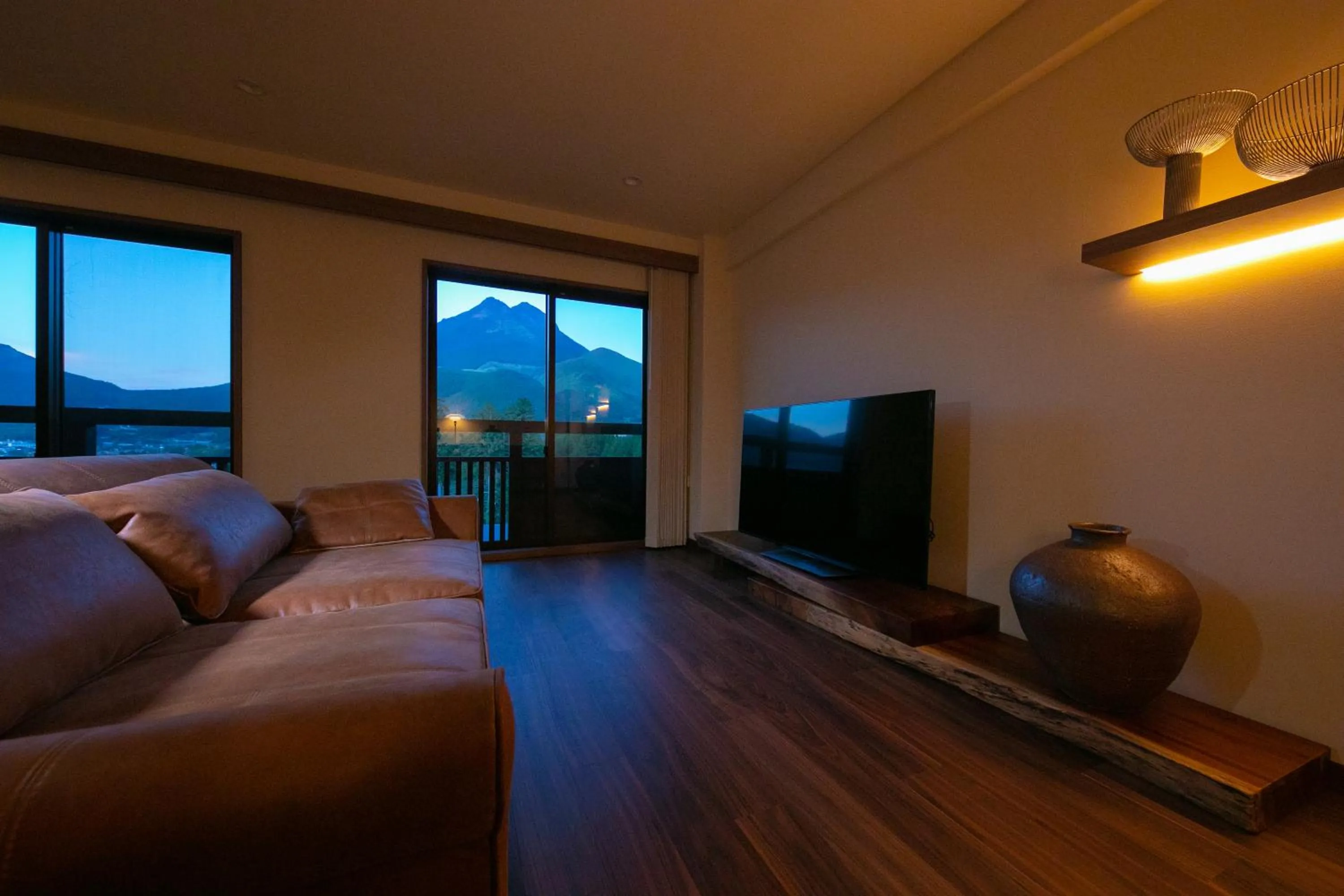 Living room in Saigakukan