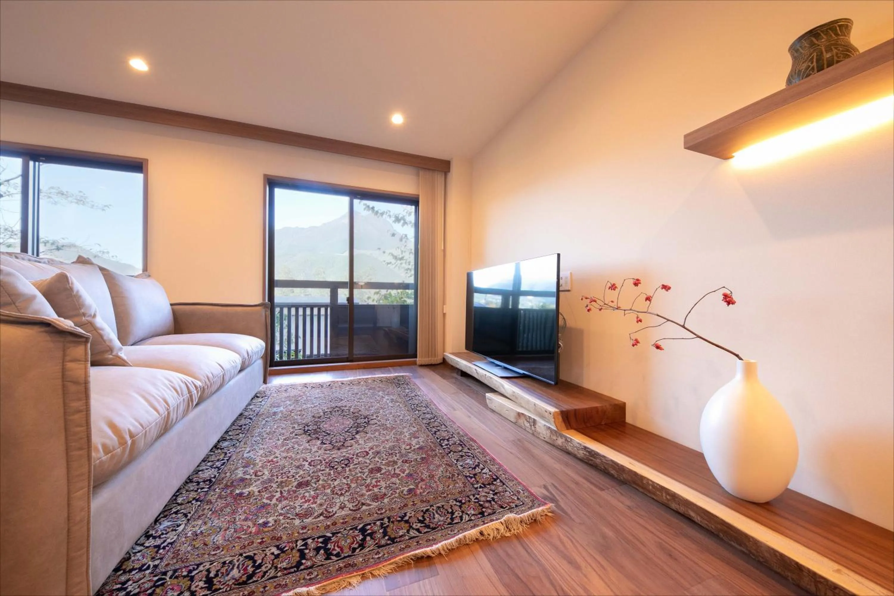 Living room, Bed in Saigakukan