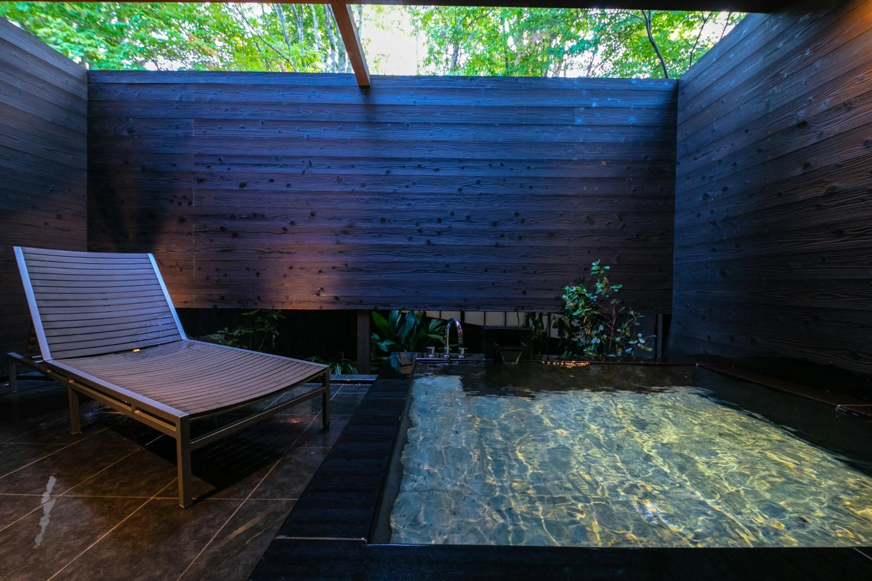 Hot Spring Bath in Saigakukan