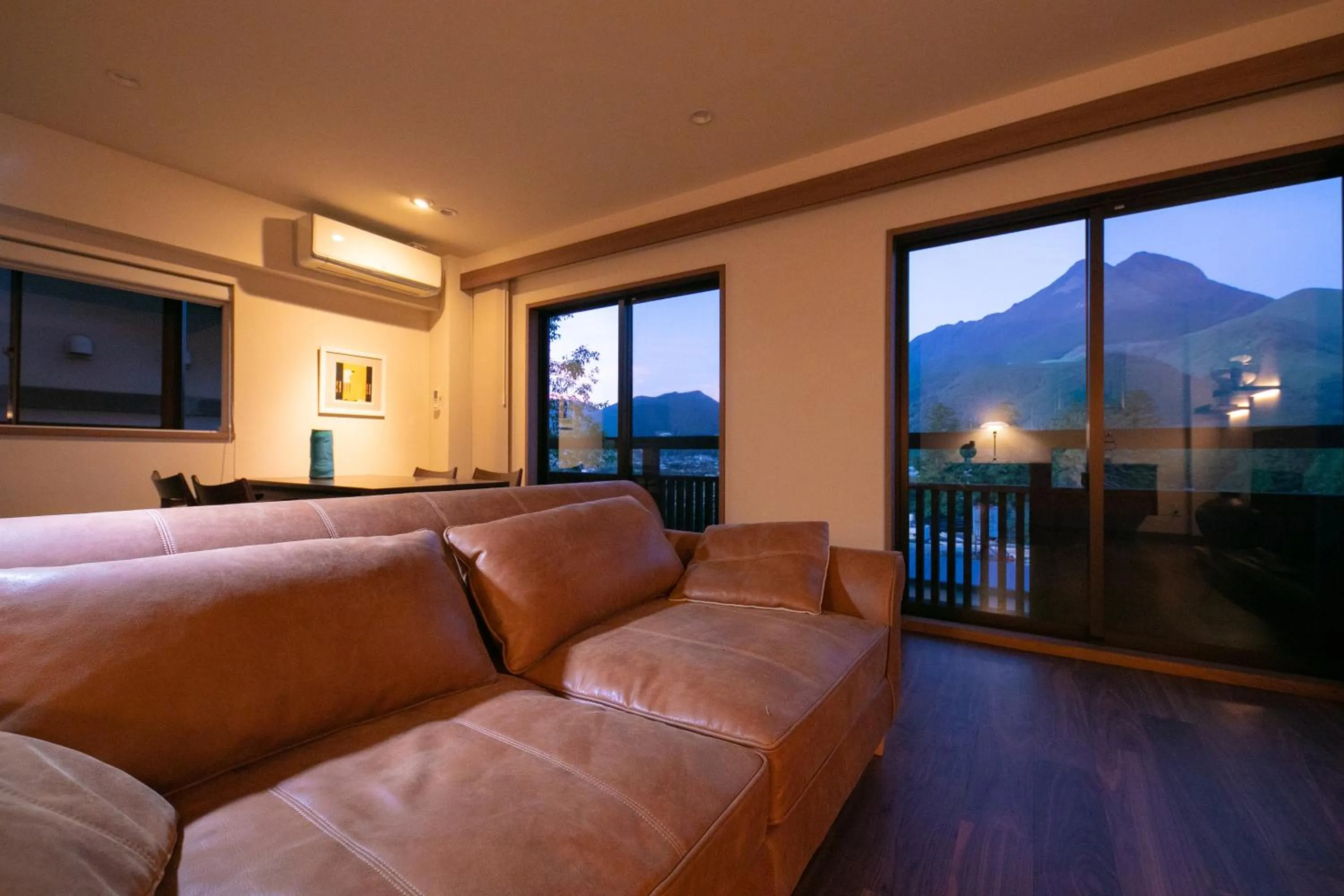 Living room in Saigakukan