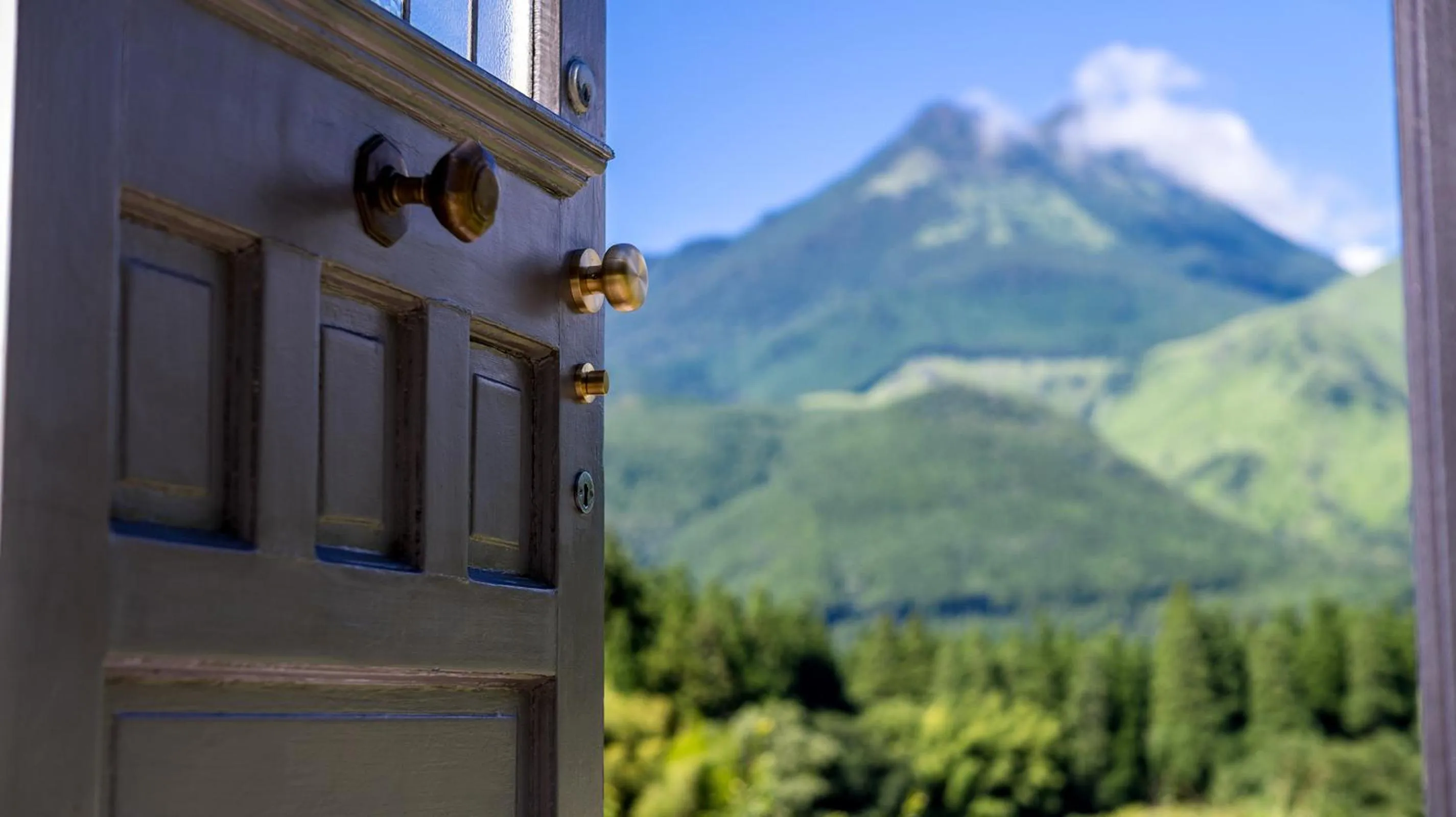 Nearby landmark in Saigakukan