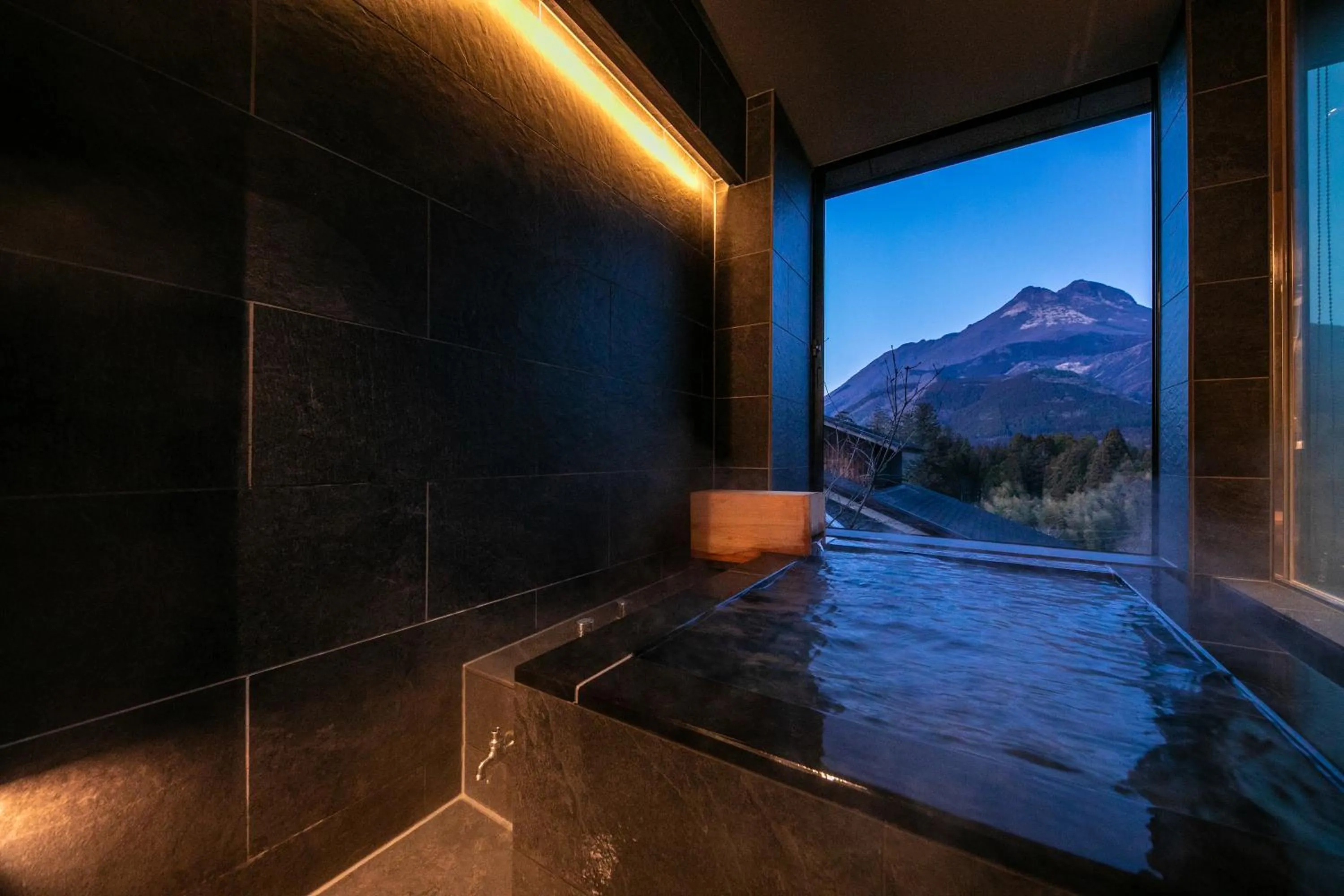 Bathroom in Saigakukan