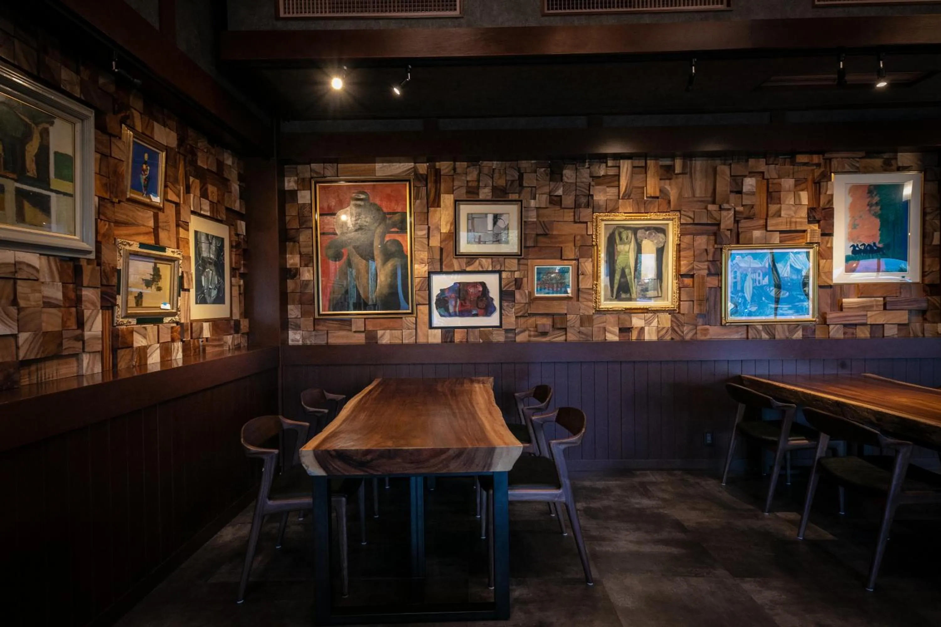 Restaurant/places to eat in Saigakukan