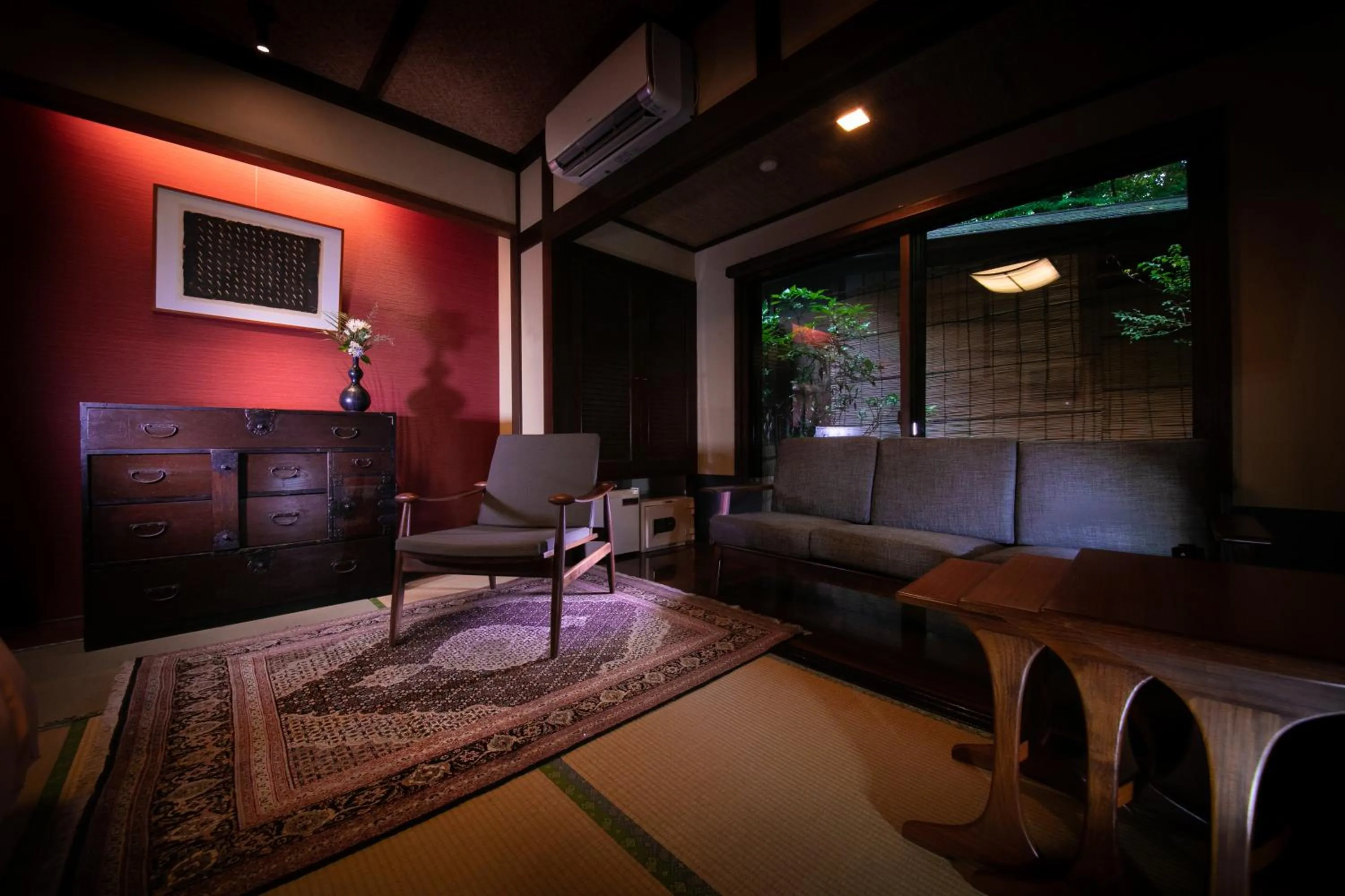 Photo of the whole room in Saigakukan