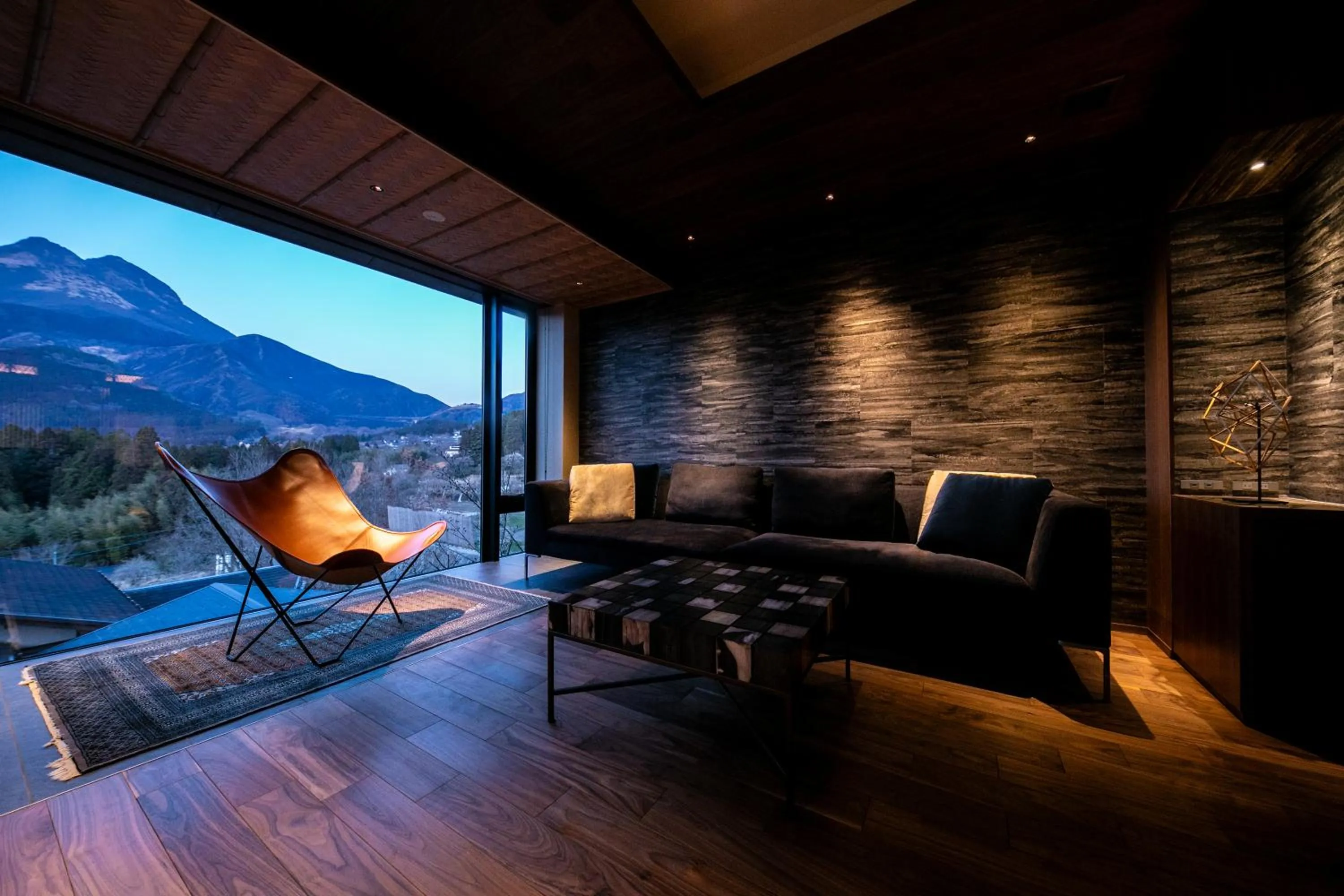 Living room in Saigakukan