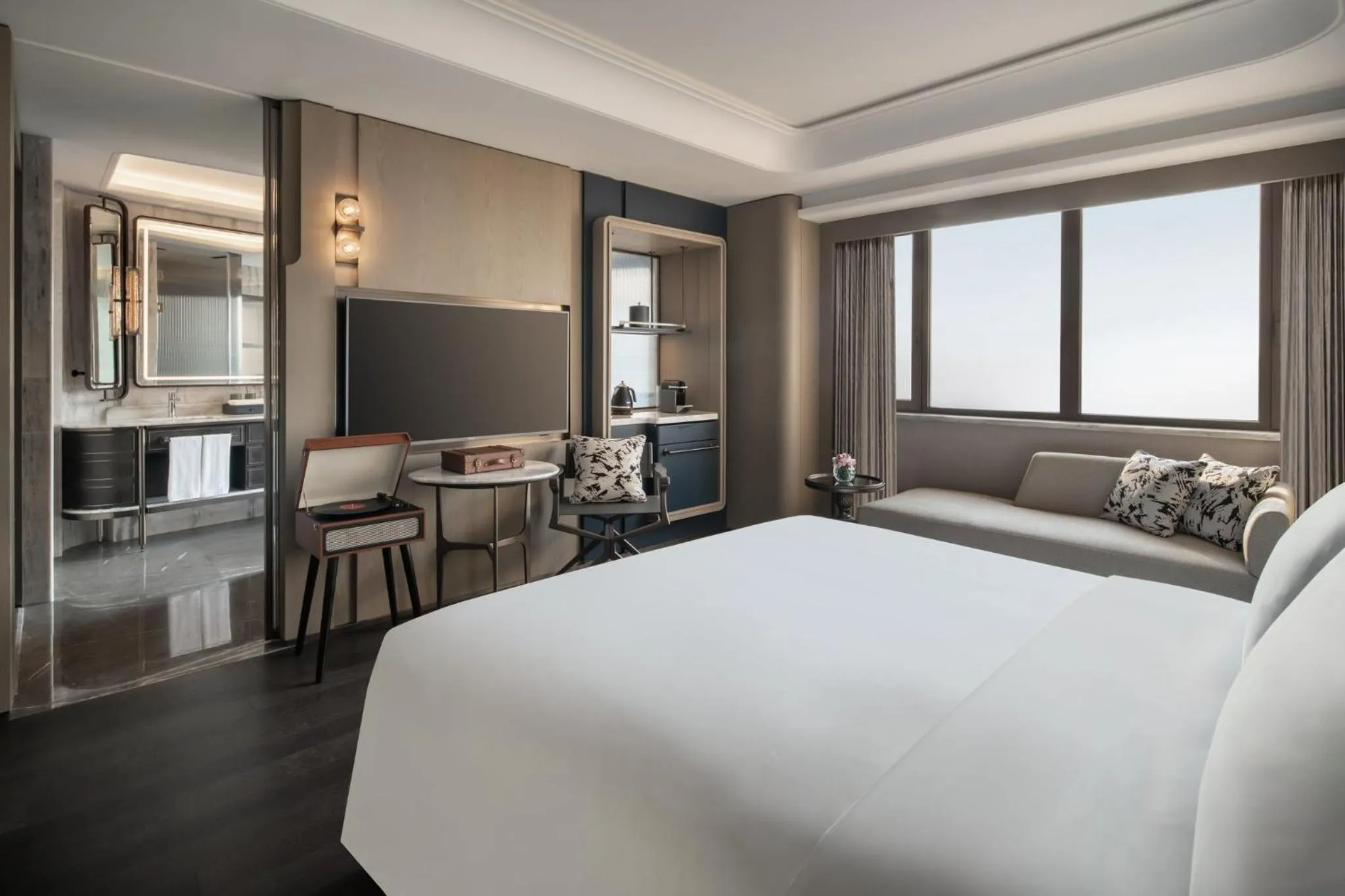 Photo of the whole room, Bed in Hangzhou Wulin GDA Hotel, Vignette Collection