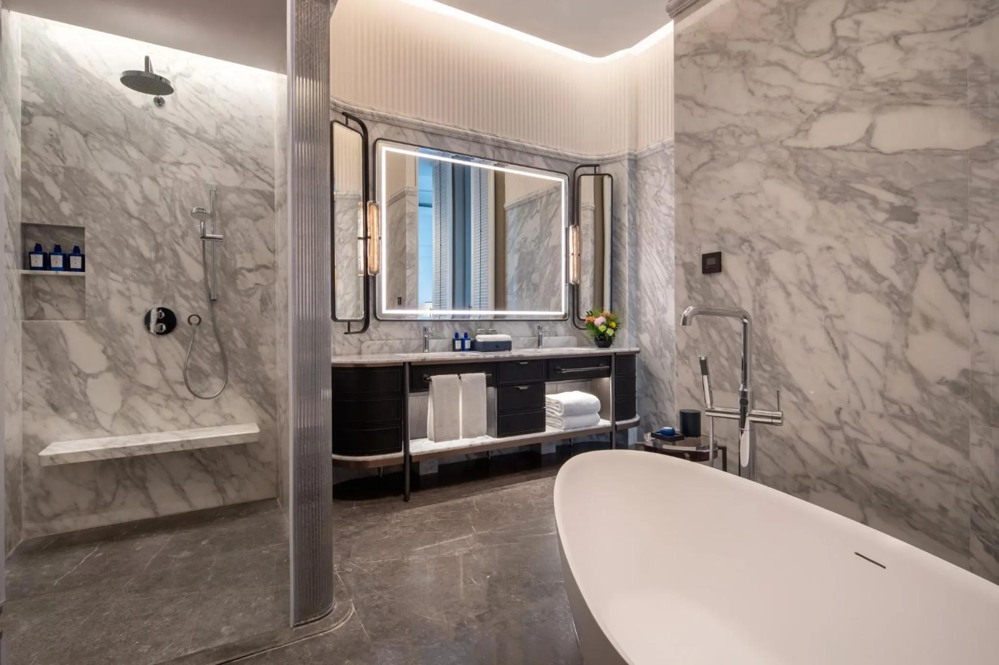 Photo of the whole room in Hangzhou Wulin GDA Hotel, Vignette Collection