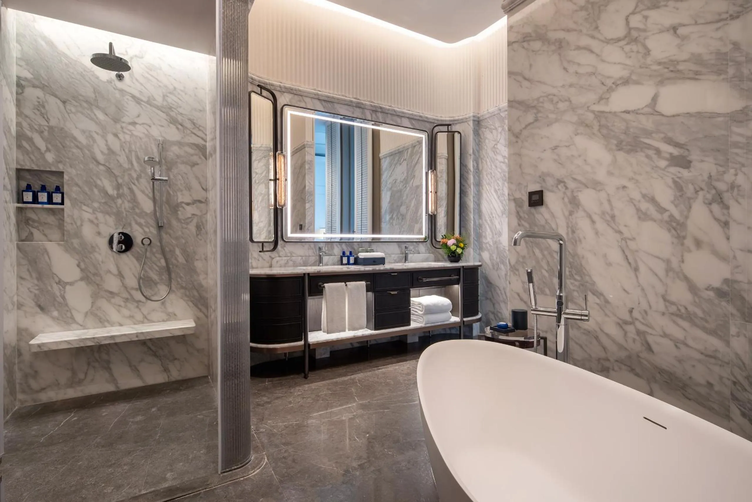 Bathroom in Hangzhou Wulin GDA Hotel, Vignette Collection