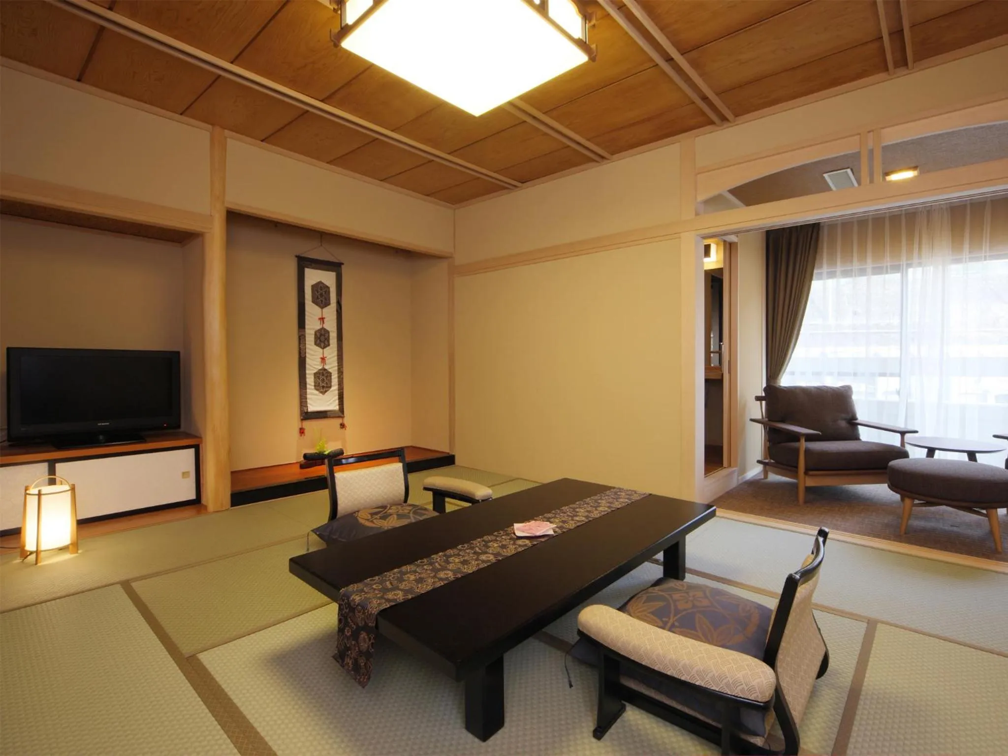 Photo of the whole room in Asaya