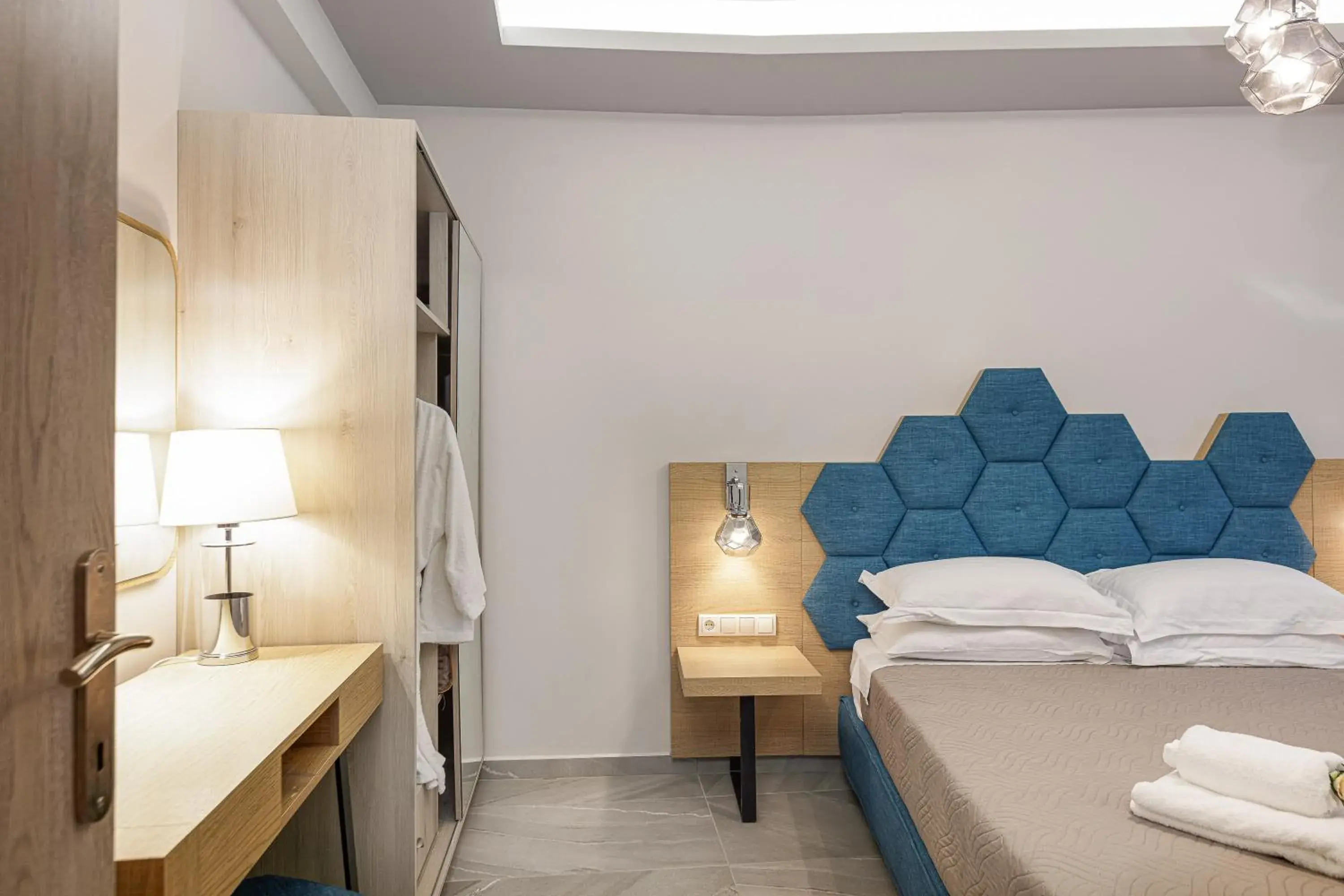 Superior Suite with Jacuzzi & Mountain View in Akrogiali Apartments Superior Suite with Jacuzzi & Mountain View in Akrogiali Apartments