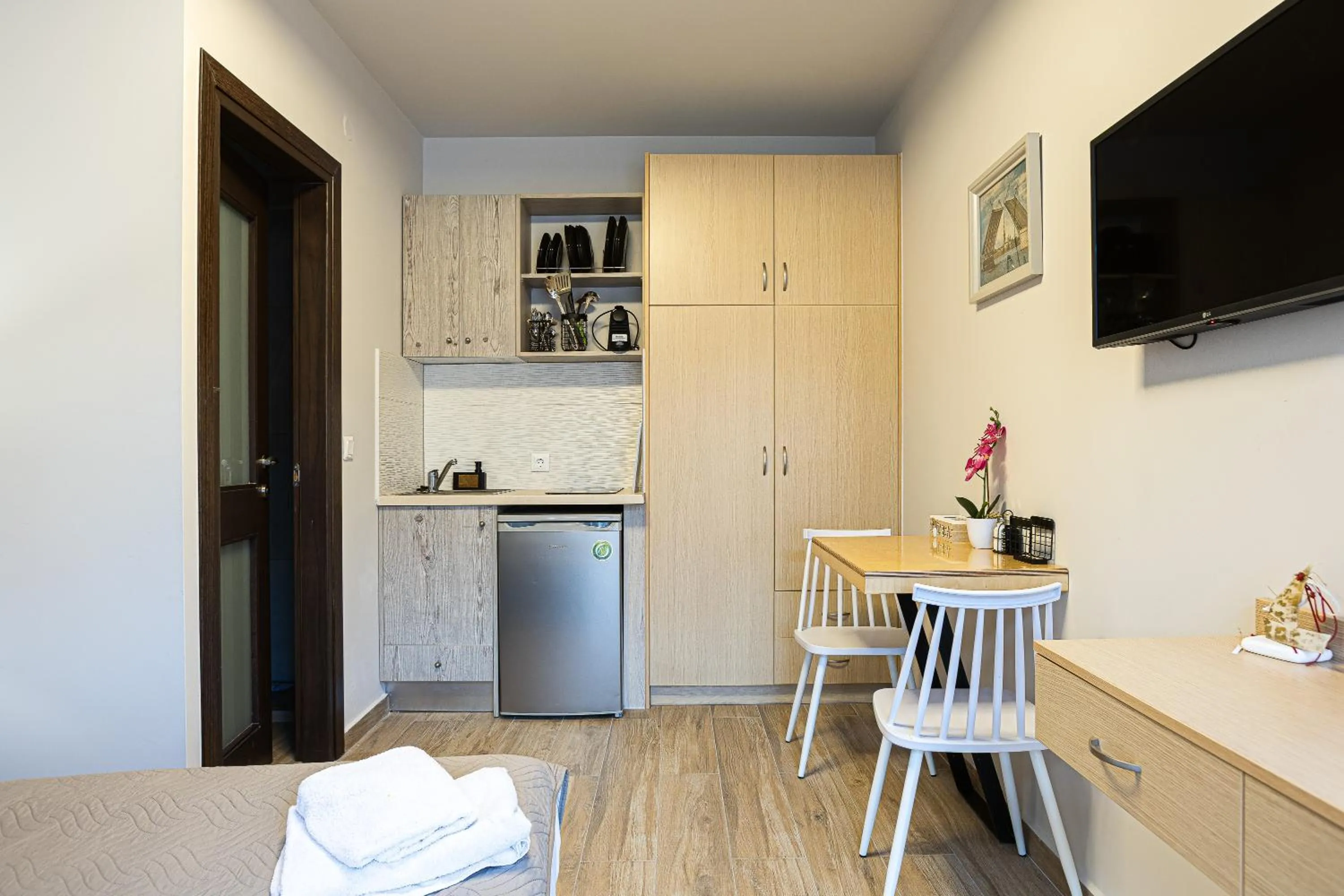 Kitchen or kitchenette in Akrogiali Apartments